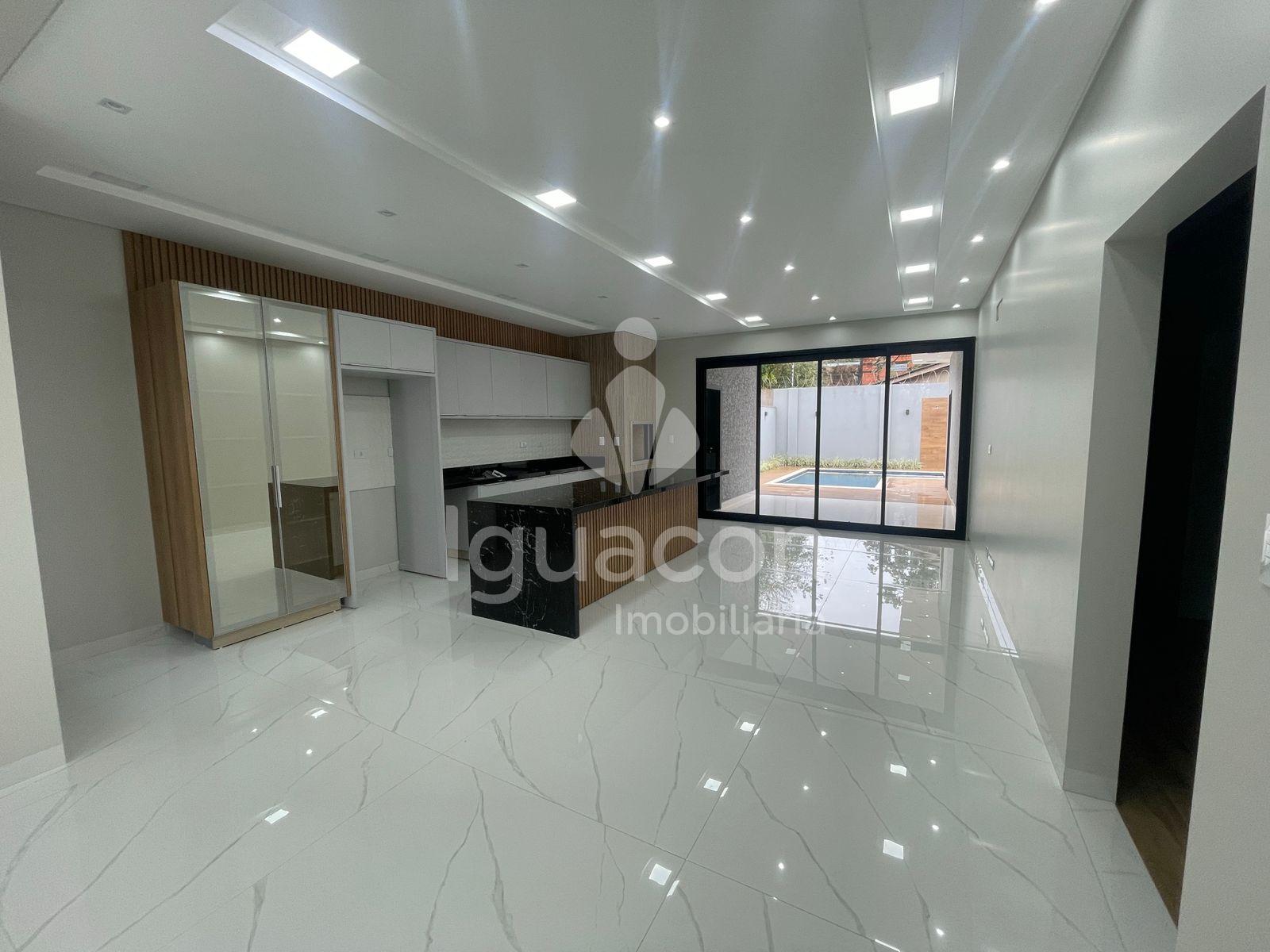 Casa Térrea com 03 Suites sendo 01 Suite Master e Pergolado com Piscina no Condomínio Safira