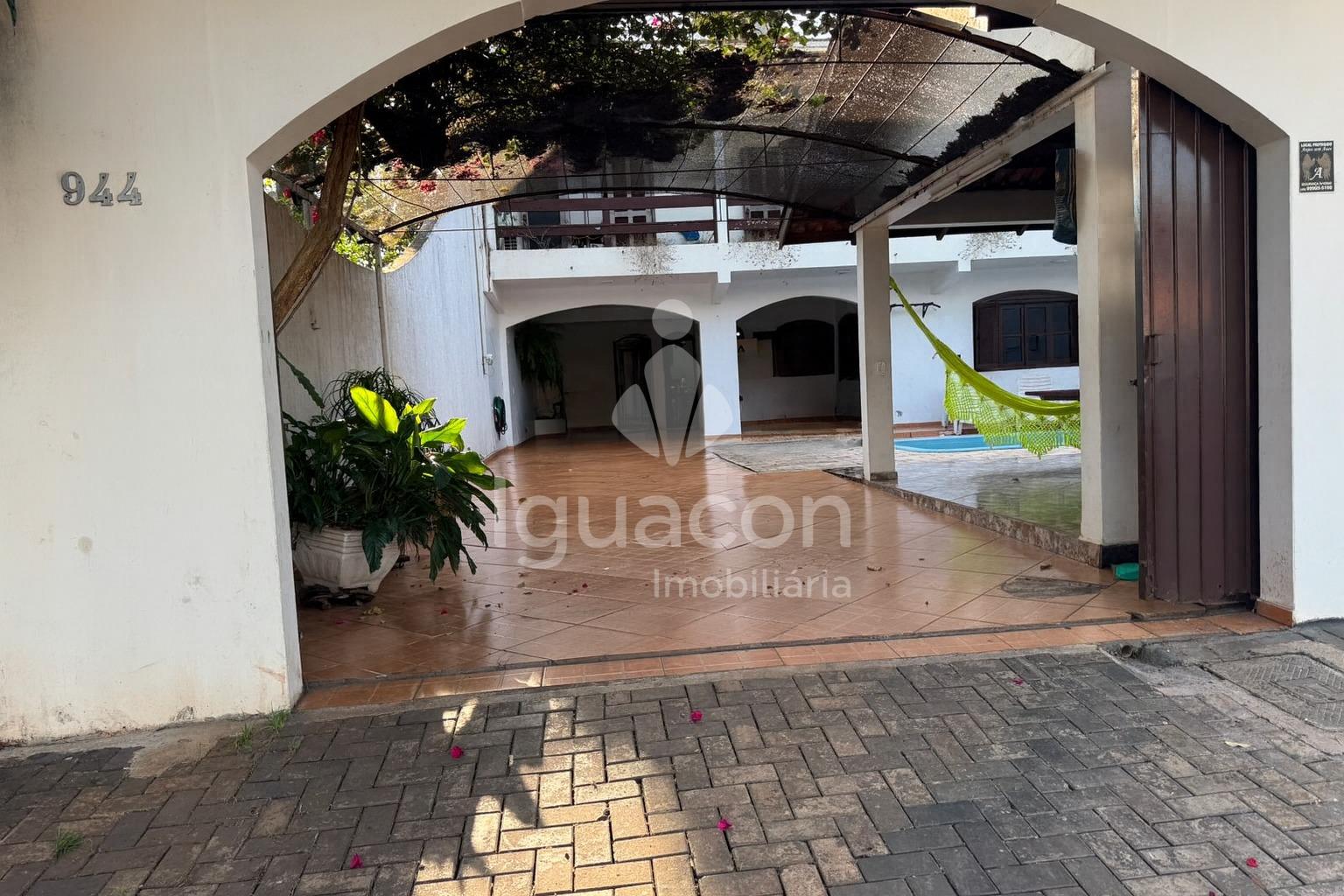 Sobrado com 04 Dormitorios sendo 01 Suite e Piscina no Tr?s Ba...