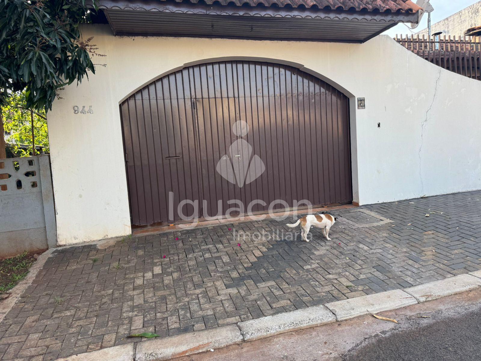 Sobrado com 04 Dormitorios sendo 01 Suite e Piscina no Tr?s Ba...