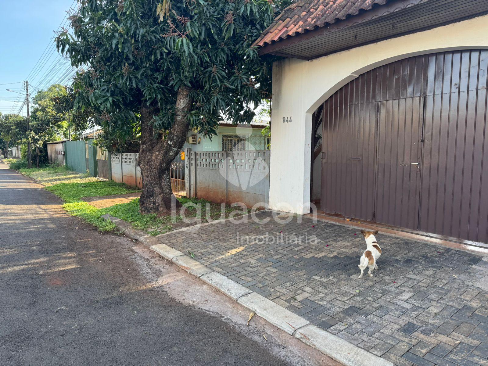 Sobrado com 04 Dormitorios sendo 01 Suite e Piscina no Tr?s Ba...