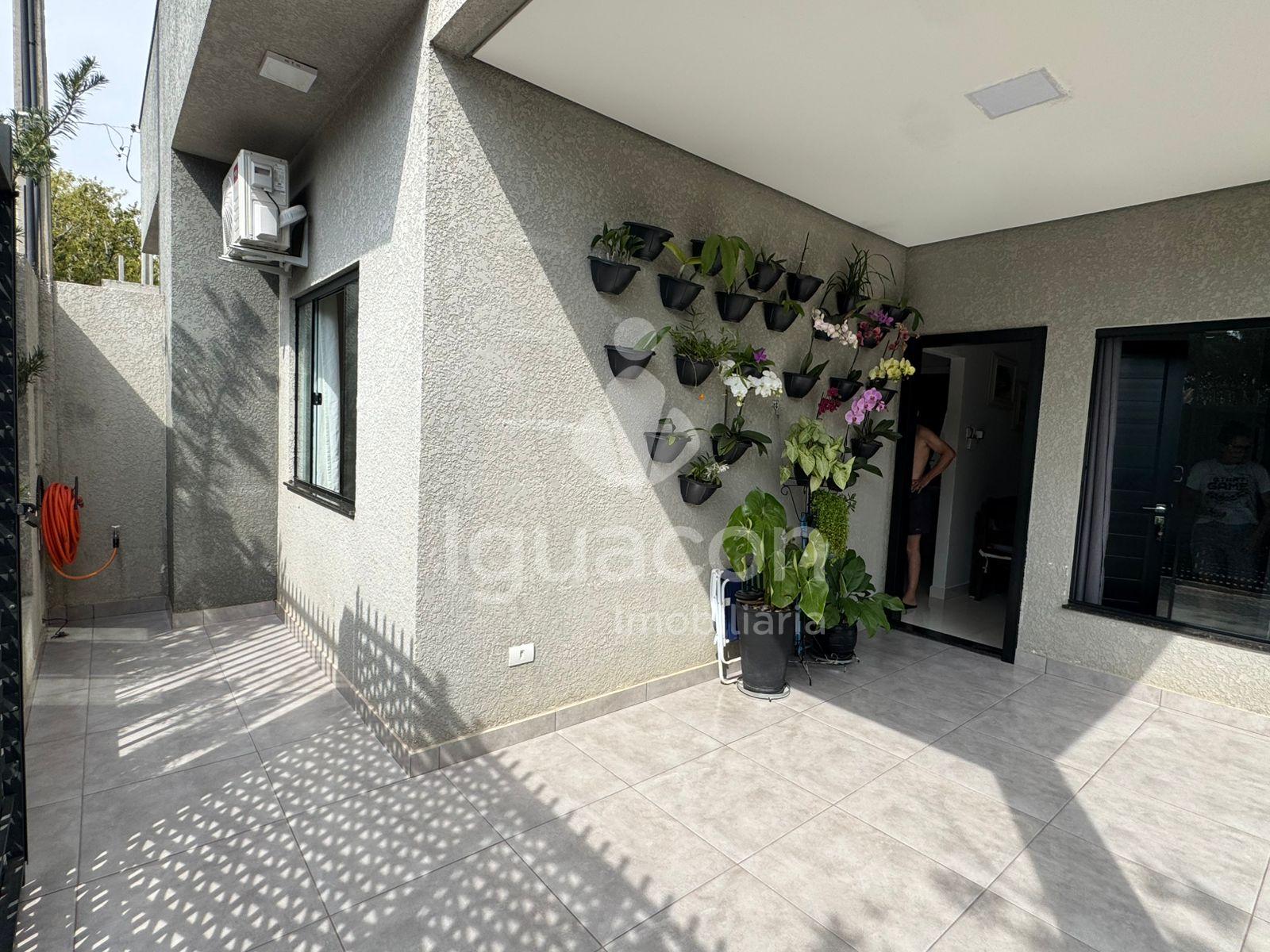 Casa com 02 Dormitórios e 02 Vaga de garagem no Vilã Carimã