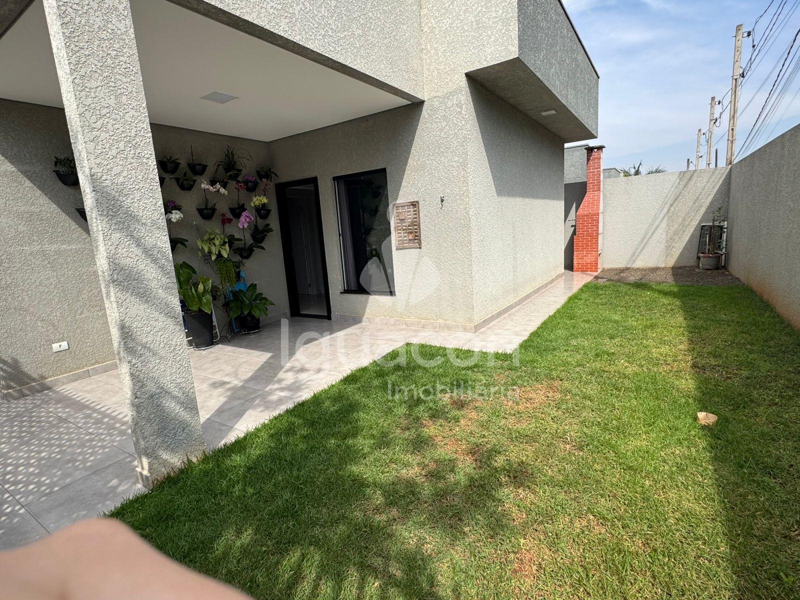 Casa com 02 Dormitórios e 02 Vaga de garagem no Vilã Carimã