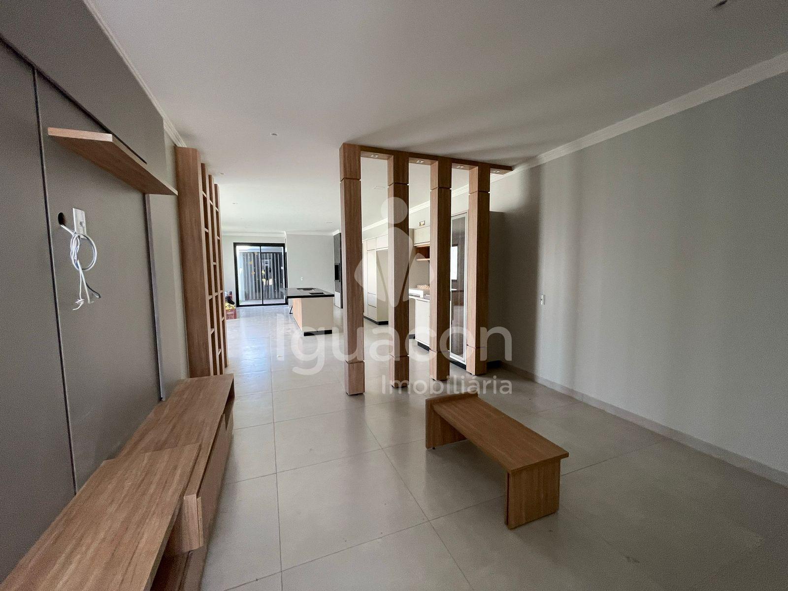 Casa com 03 Dormit?rios sendo 01 Suite e Closet no Condominio ...
