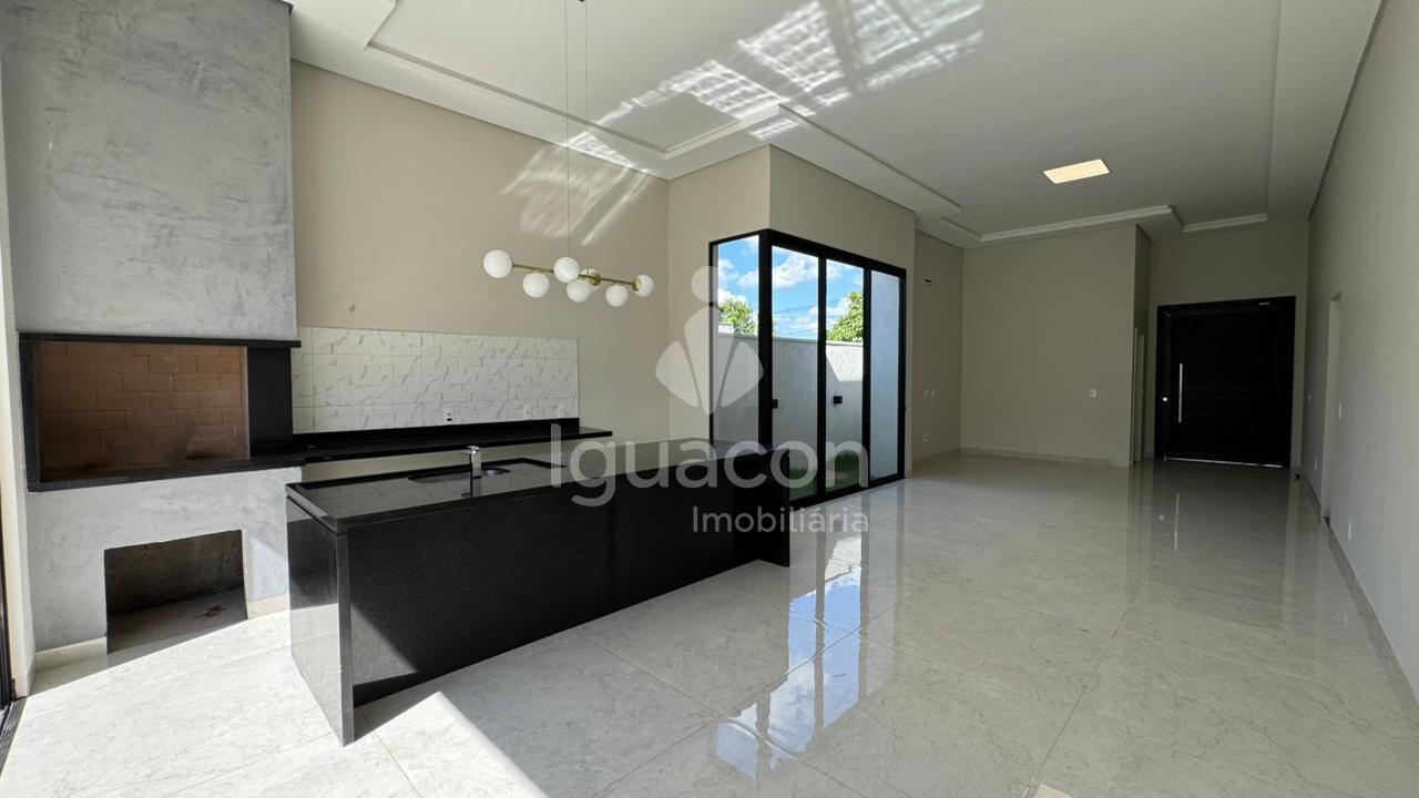 Casa com 03 Suítes sendo 01 Suíte com Closet e Piscina com Cascata no Condomínio Falls Ville