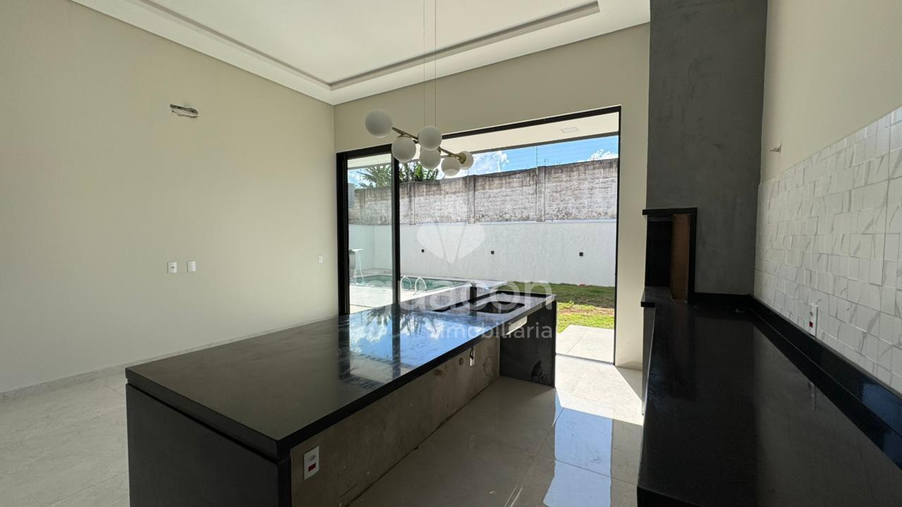 Casa com 03 Suítes sendo 01 Suíte com Closet e Piscina com Cascata no Condomínio Falls Ville