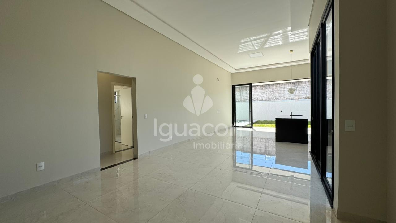 Casa com 03 Suítes sendo 01 Suíte com Closet e Piscina com Cascata no Condomínio Falls Ville