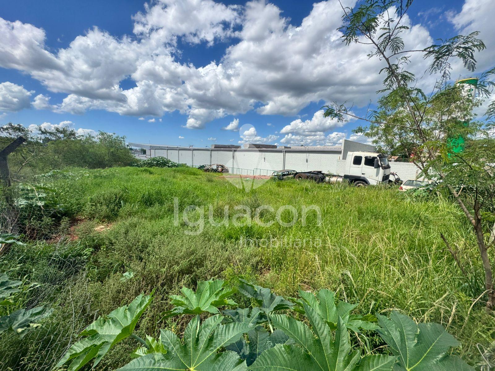 Terreno de 466,74m  á venda no Jardim Panorama em Foz do Iguaçu.