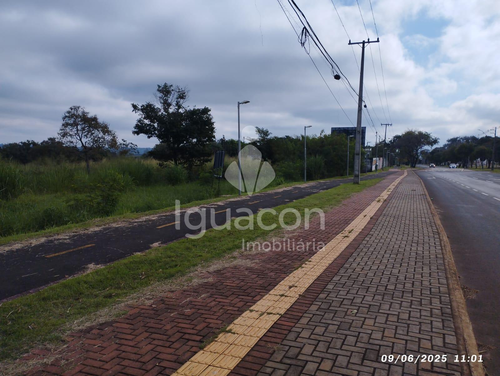 Terreno de 4.984m  á Venda no Avenida Tancredo Neves em Foz do...