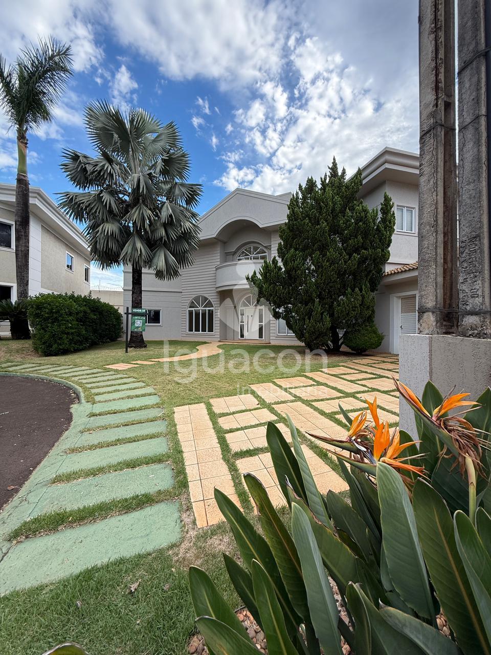 Sobrado com 05 Dormit?rios sendo 03 Suites com Closet Semi-mob...