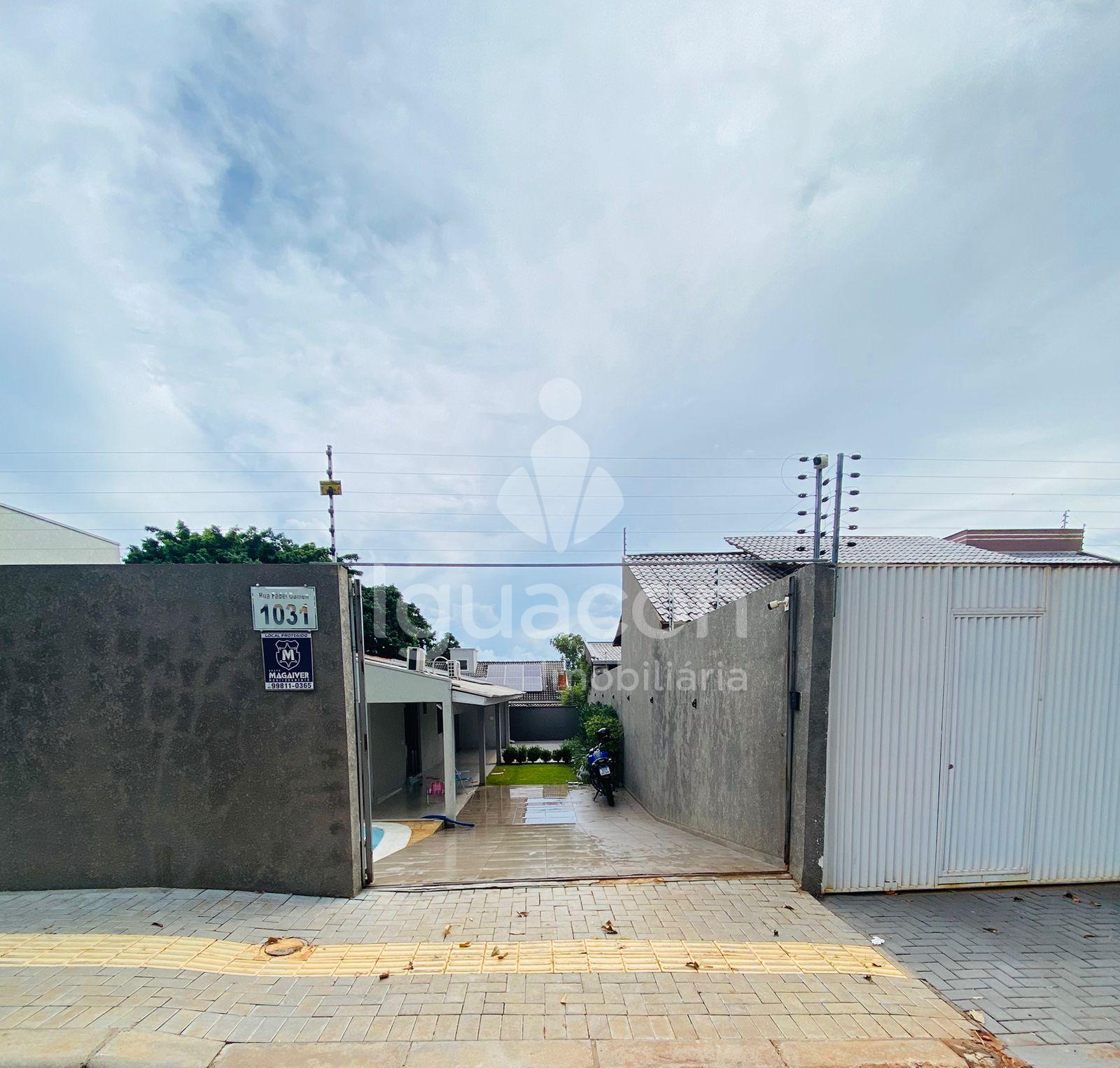 Casa á venda com 02 Dórmitorios Piscina e Quitnet nos Fundos n...