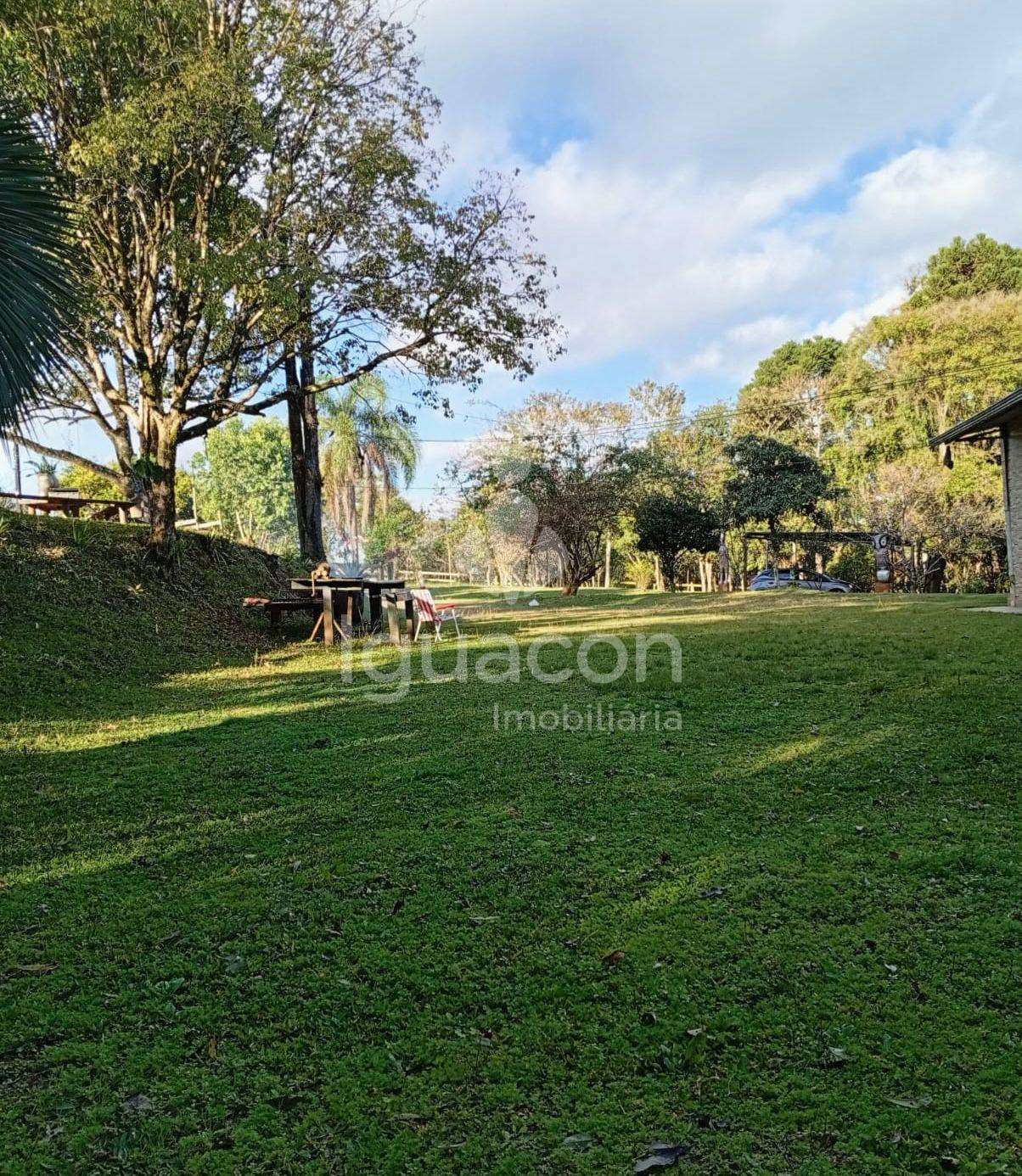 Chácara com 03 Dormitórios sendo 01 Suite no Município de Fran...