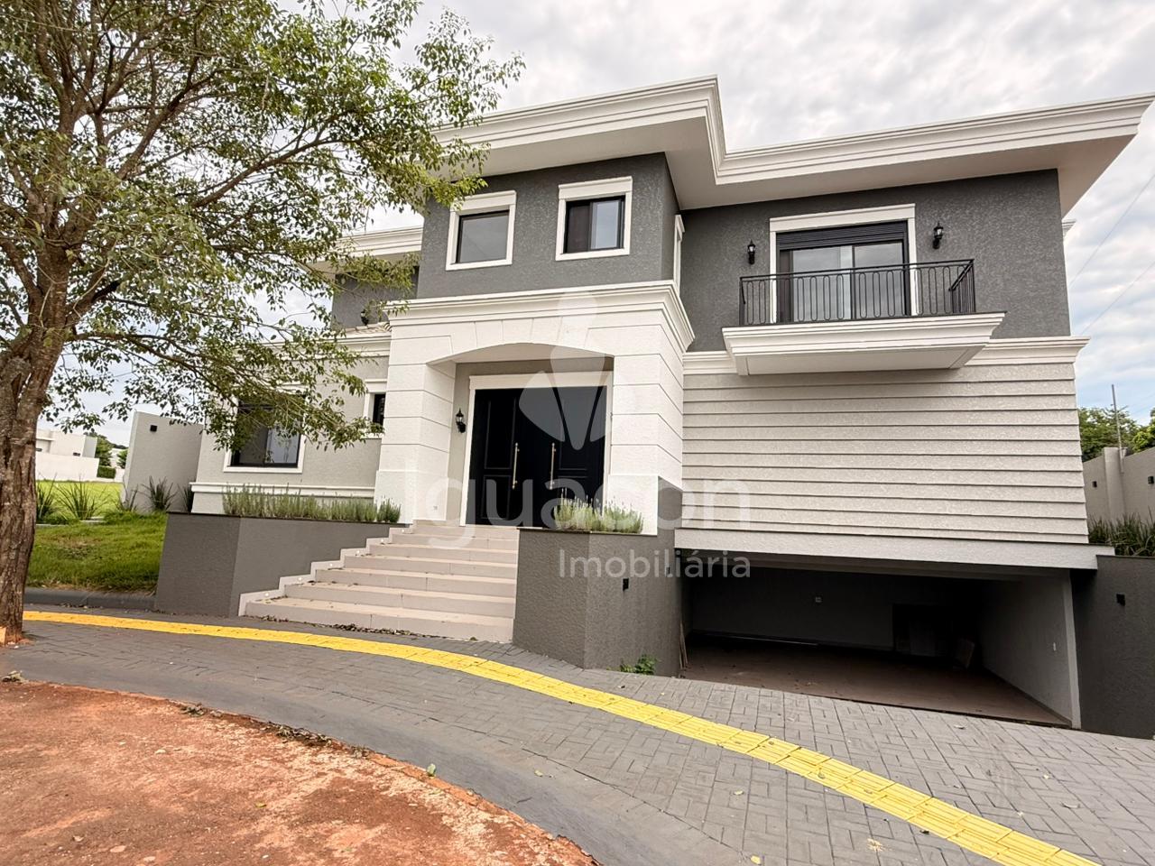 Casa com 03 Suites sendo 01 Suite Master no Condominio Águas Claras