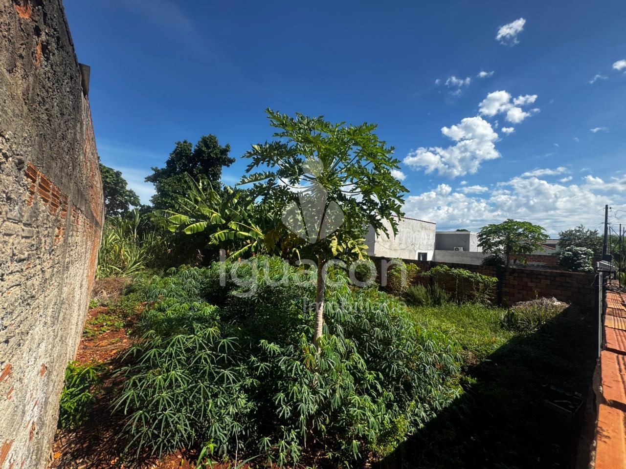 Terreno de 299m  á venda no Loteamento Jardim Ipê na Região da Vila A
