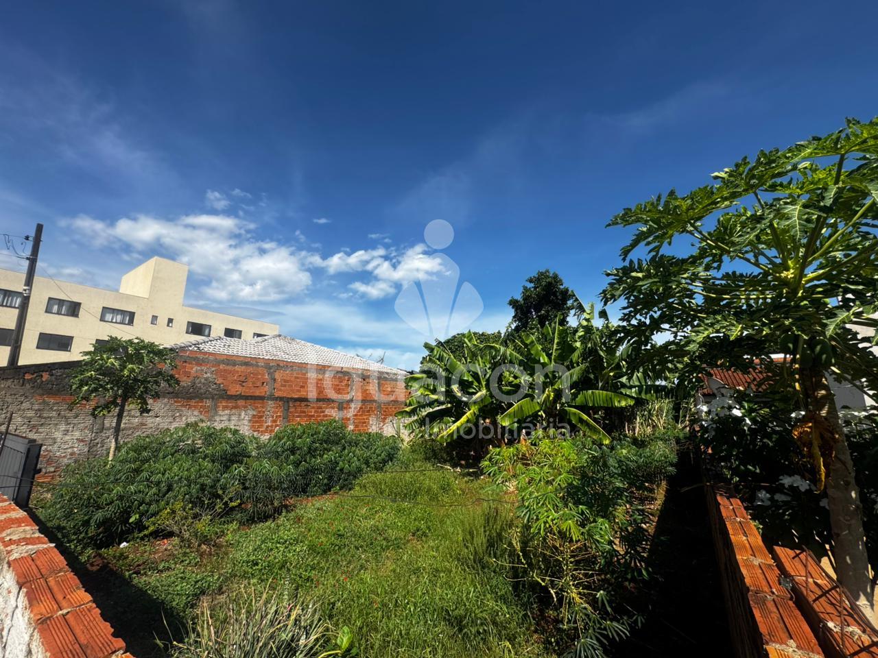 Terreno de 299m  á venda no Loteamento Jardim Ipê na Região da Vila A