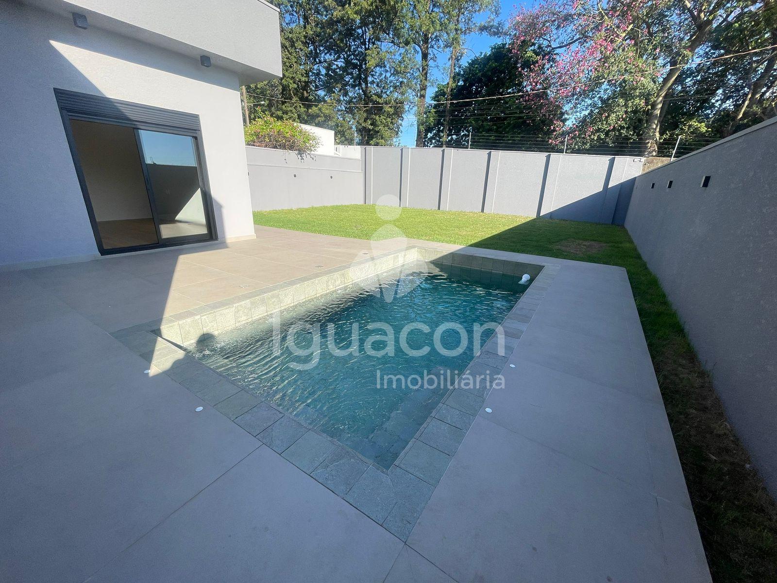 Casa ? venda com 03 Su?tes sendo 02 vagas de garagem no Condom...