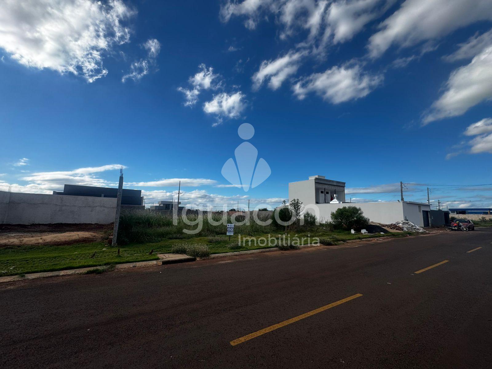 Terreno de 200m  á venda no Morada dos Ipês na Região de Três ...