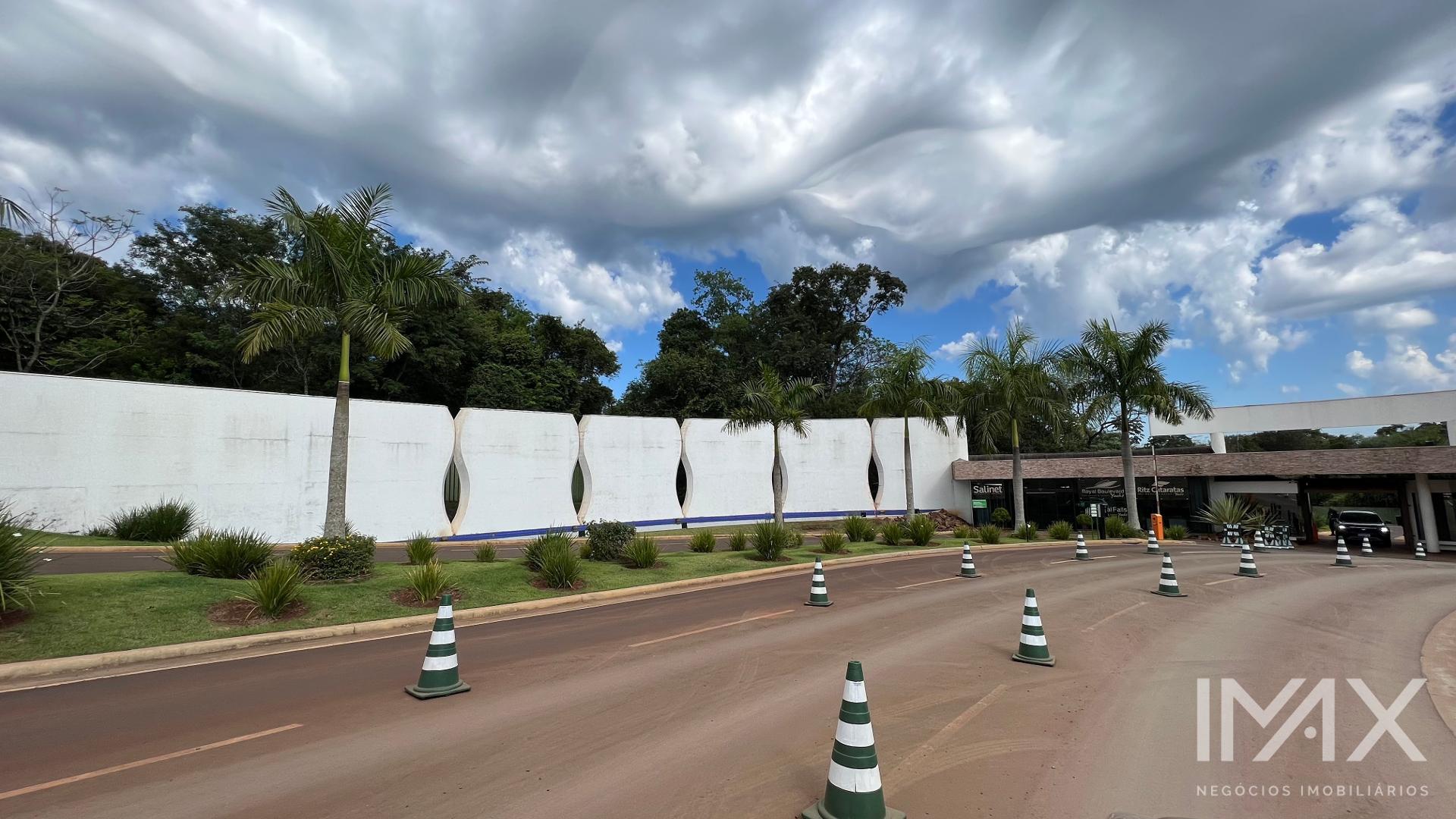 Terreno à venda no Condomínio Ritz Cataratas, 450m2 por R 480.000,00.