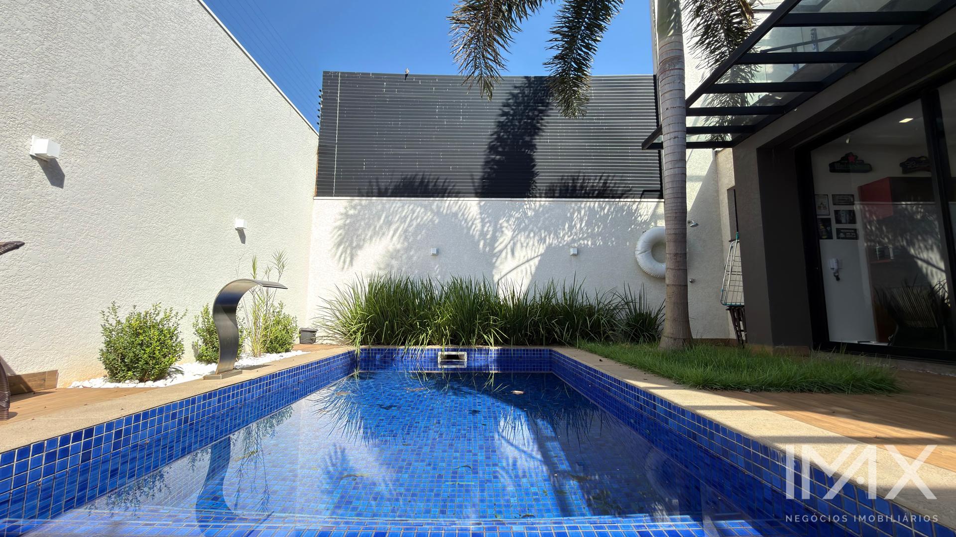 Sobrado Totalmente Mobiliado à Venda no Jardim Lancaster, 298m2 por R 2.500.000,00.