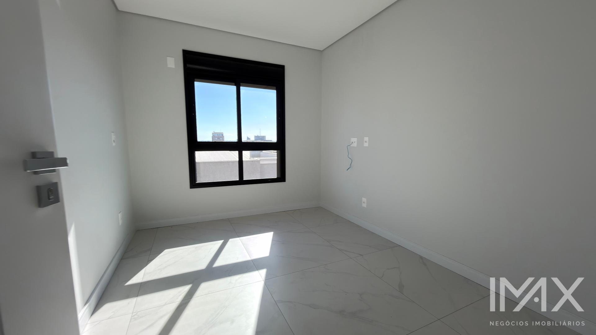 Apartamento à Venda no London Tower com 02 suítes, 82 m  por R  850.000,00.