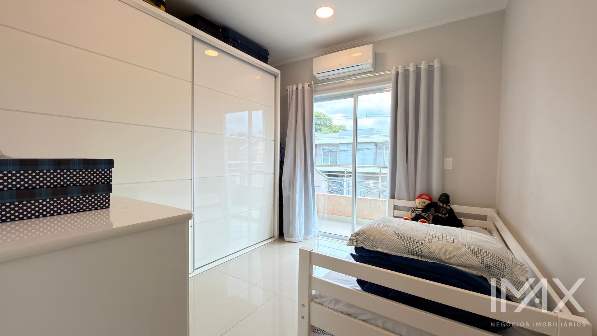Sobrado à Venda no Jardim Lancaster, 159m2 por R 900.000,00.