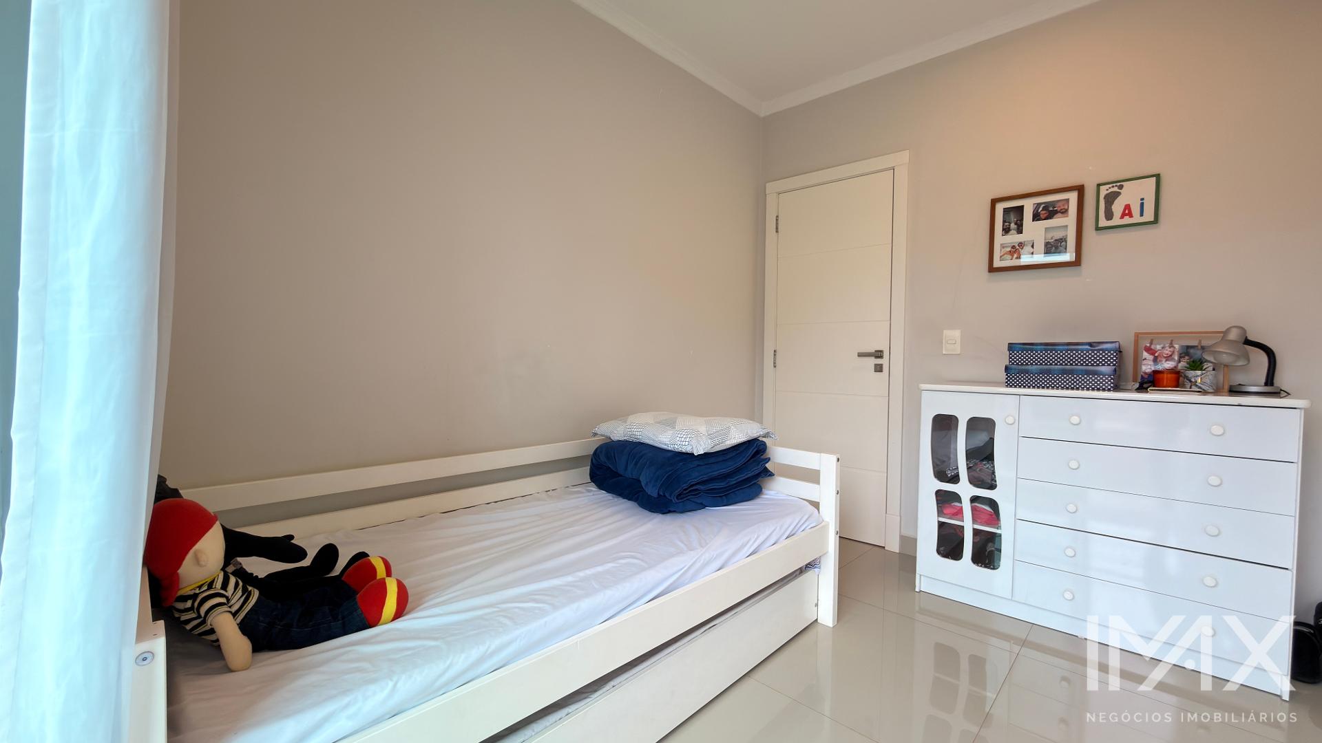 Sobrado à Venda no Jardim Lancaster, 159m2 por R 900.000,00.