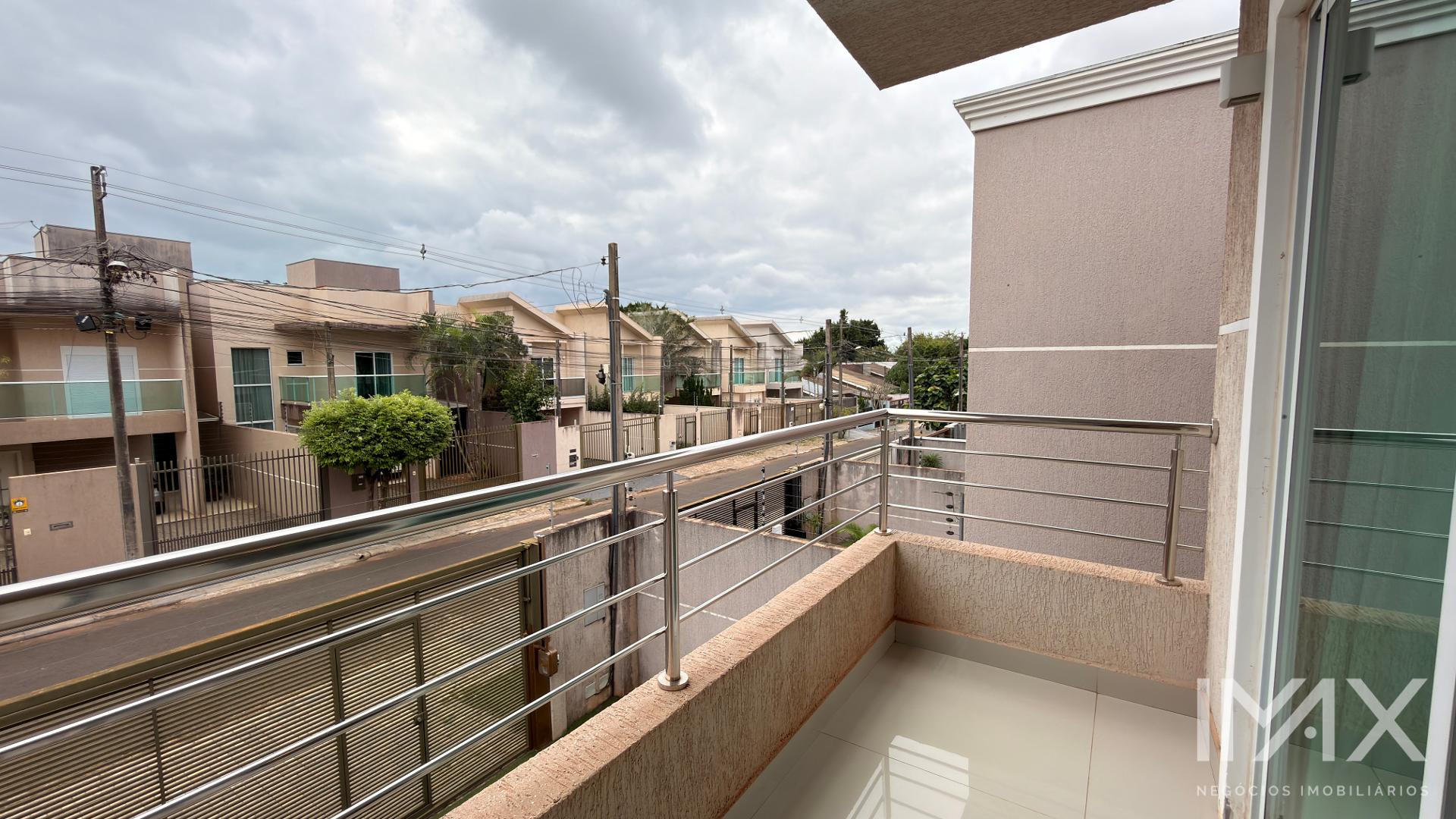 Sobrado à Venda no Jardim Lancaster, 159m2 por R 900.000,00.