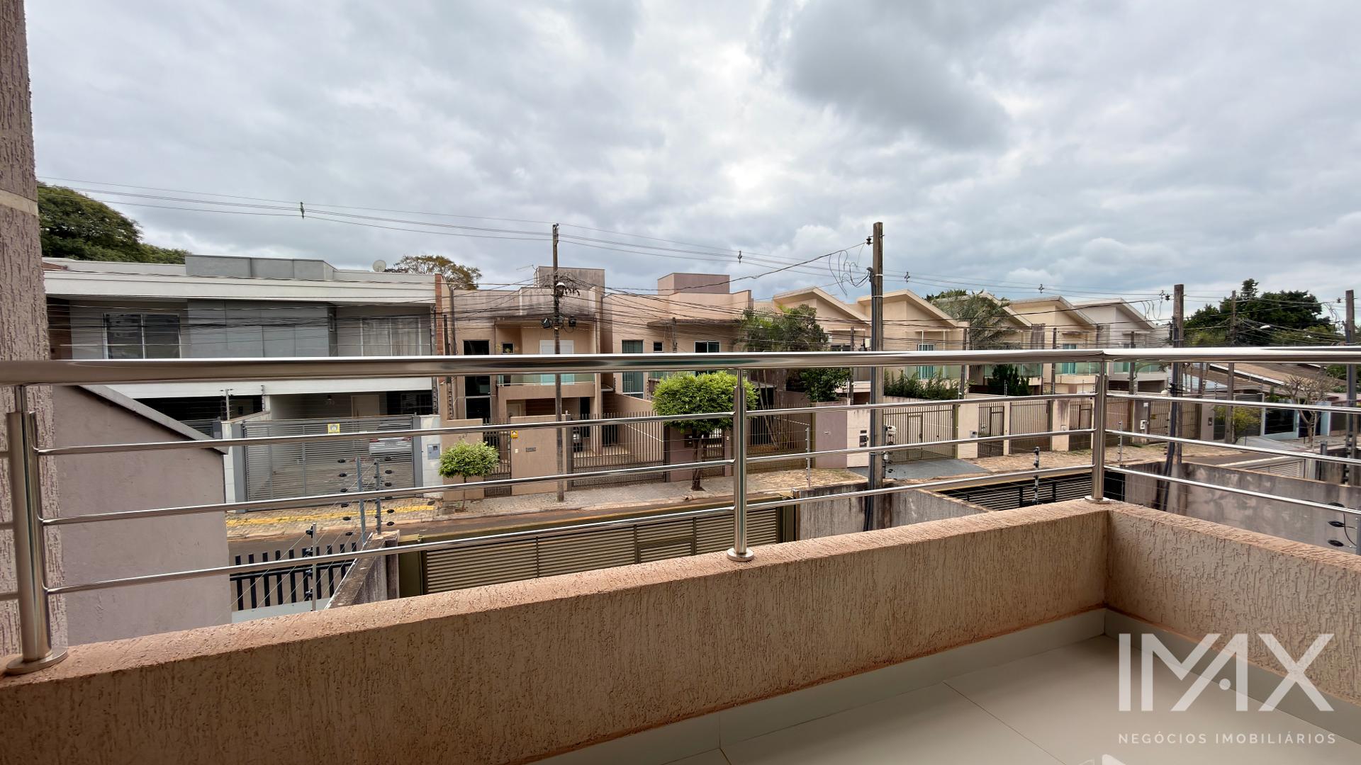 Sobrado à Venda no Jardim Lancaster, 159m2 por R 900.000,00.