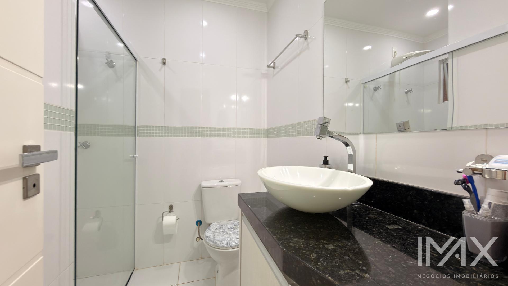 Sobrado à Venda no Jardim Lancaster, 159m2 por R 900.000,00.