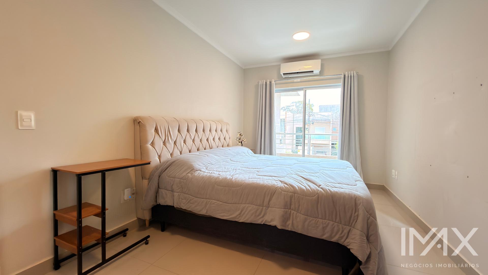 Sobrado à Venda no Jardim Lancaster, 159m2 por R 900.000,00.