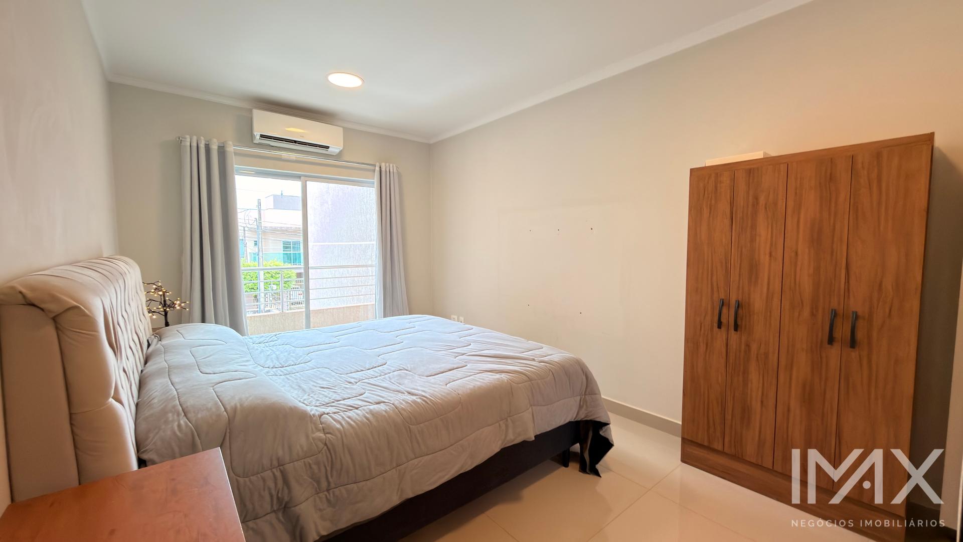 Sobrado à Venda no Jardim Lancaster, 159m2 por R 900.000,00.