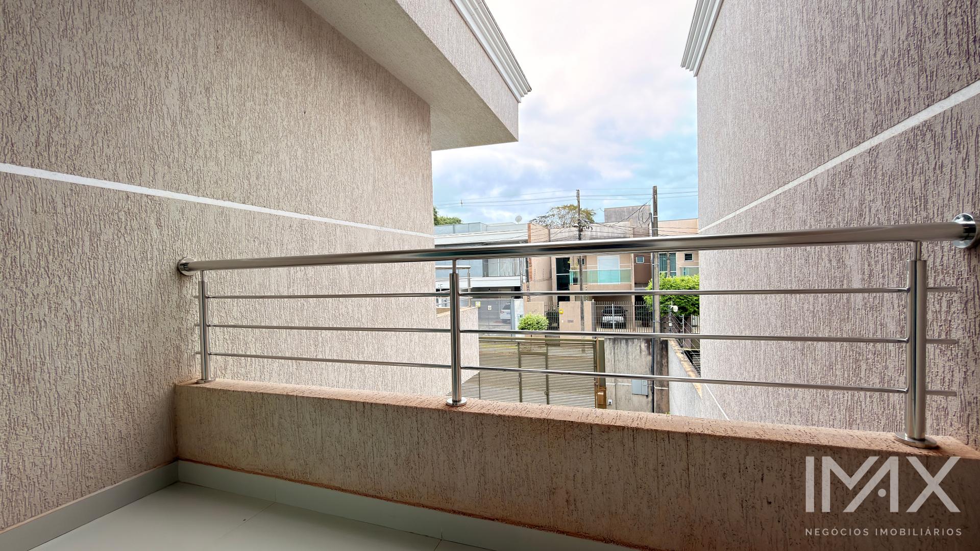 Sobrado à Venda no Jardim Lancaster, 159m2 por R 900.000,00.