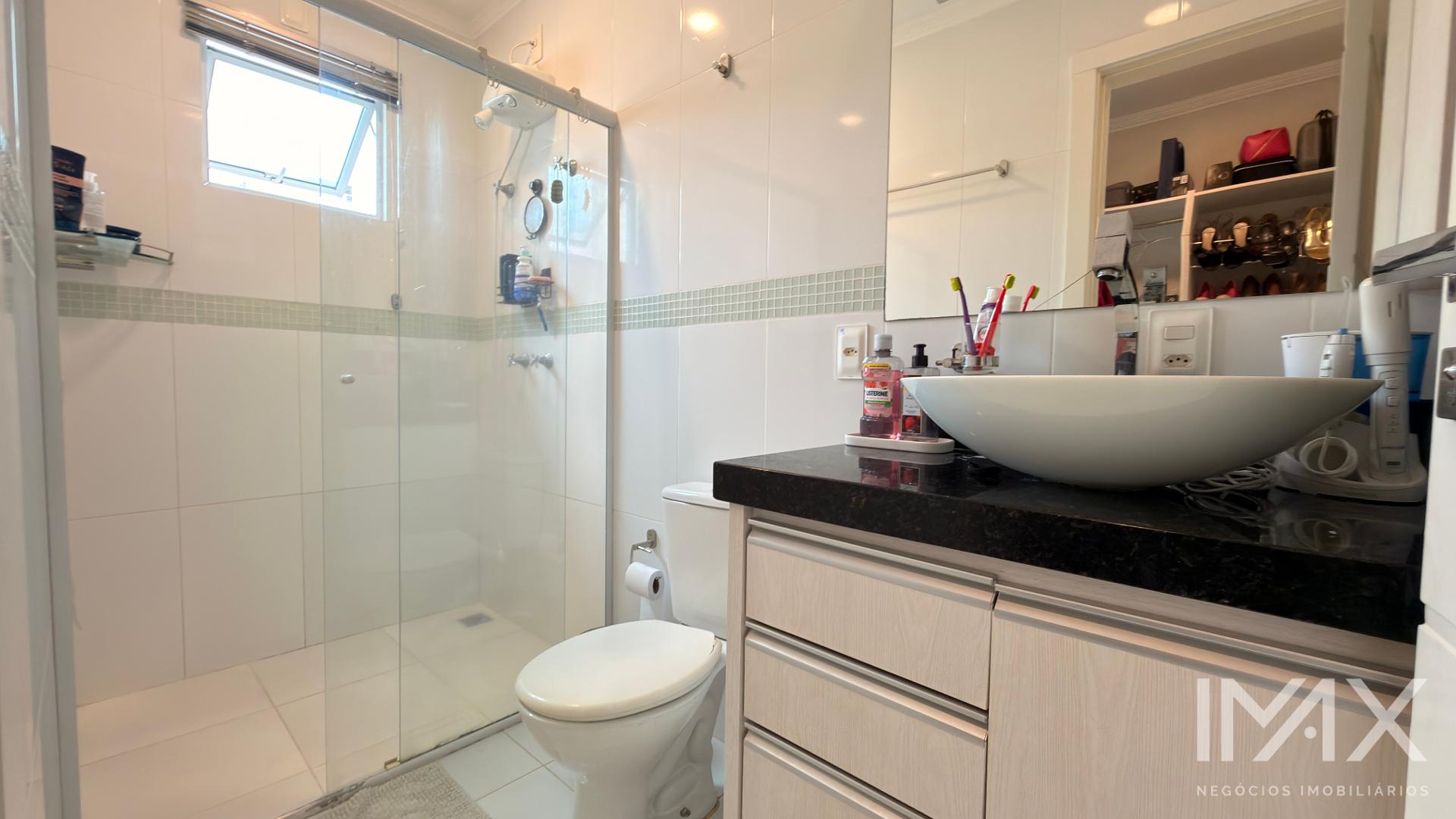 Sobrado à Venda no Jardim Lancaster, 159m2 por R 900.000,00.