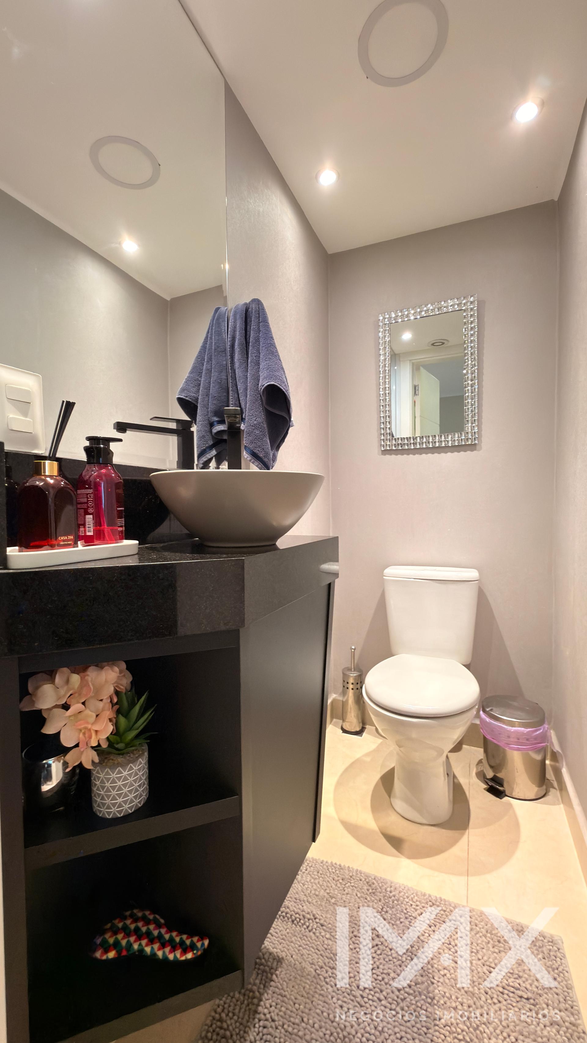Sobrado à Venda no Jardim Lancaster, 159m2 por R 900.000,00.