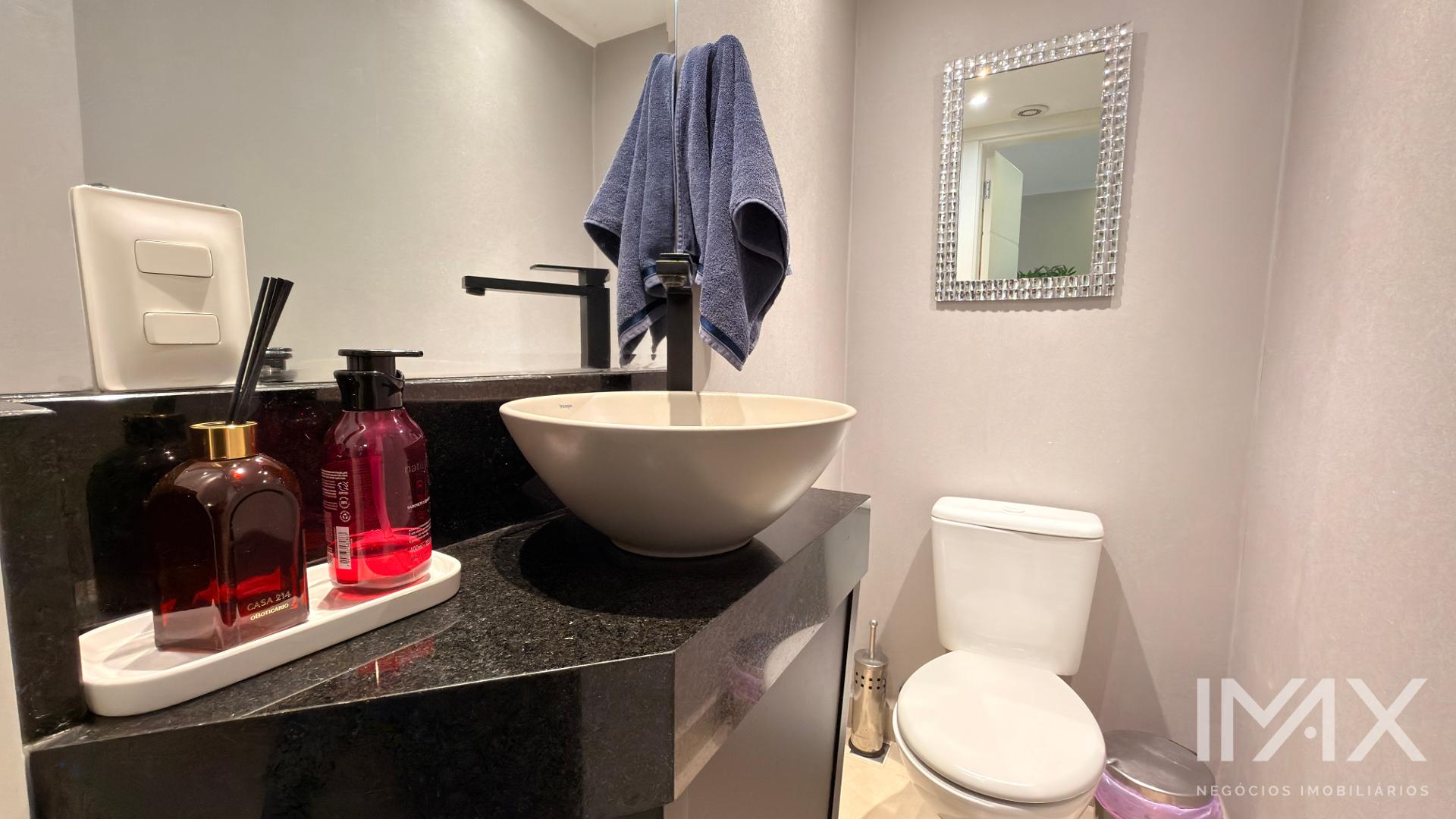 Sobrado à Venda no Jardim Lancaster, 159m2 por R 900.000,00.