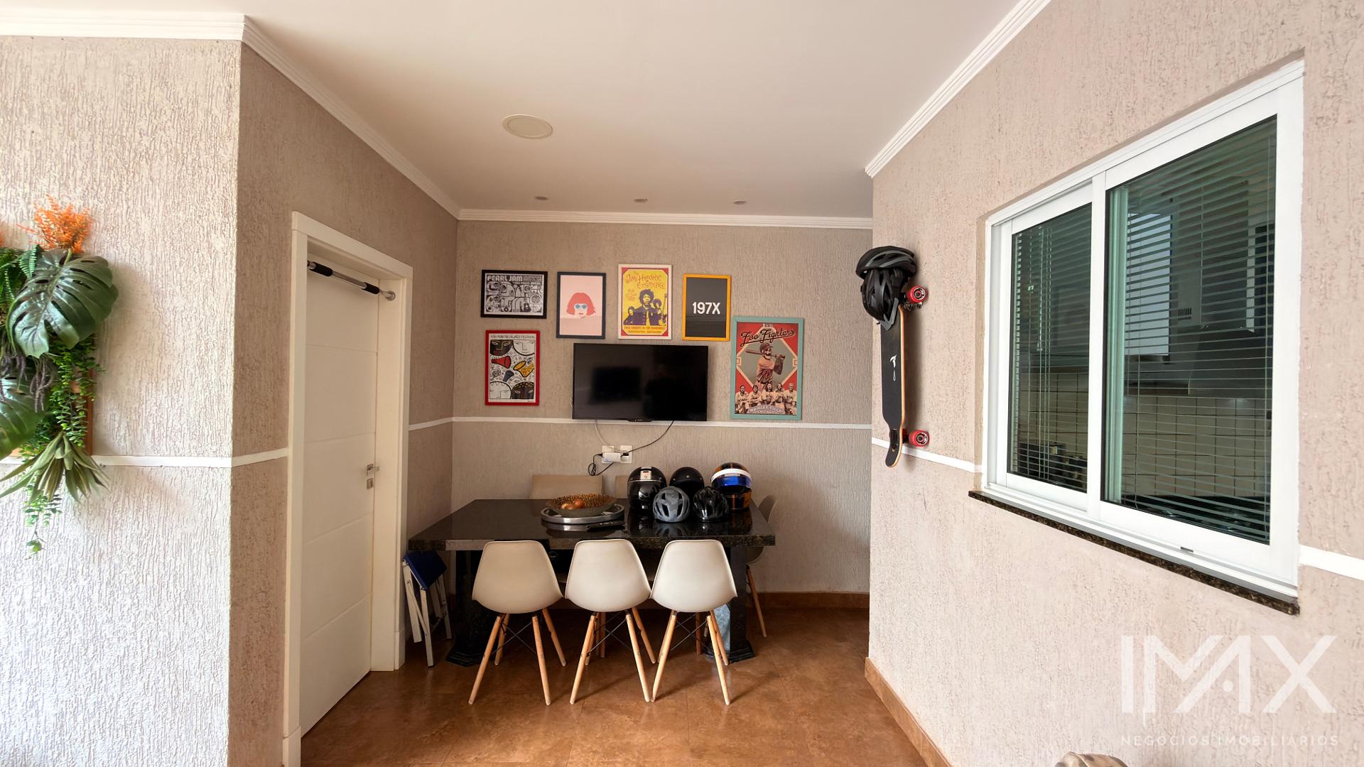 Sobrado à Venda no Jardim Lancaster, 159m2 por R 900.000,00.