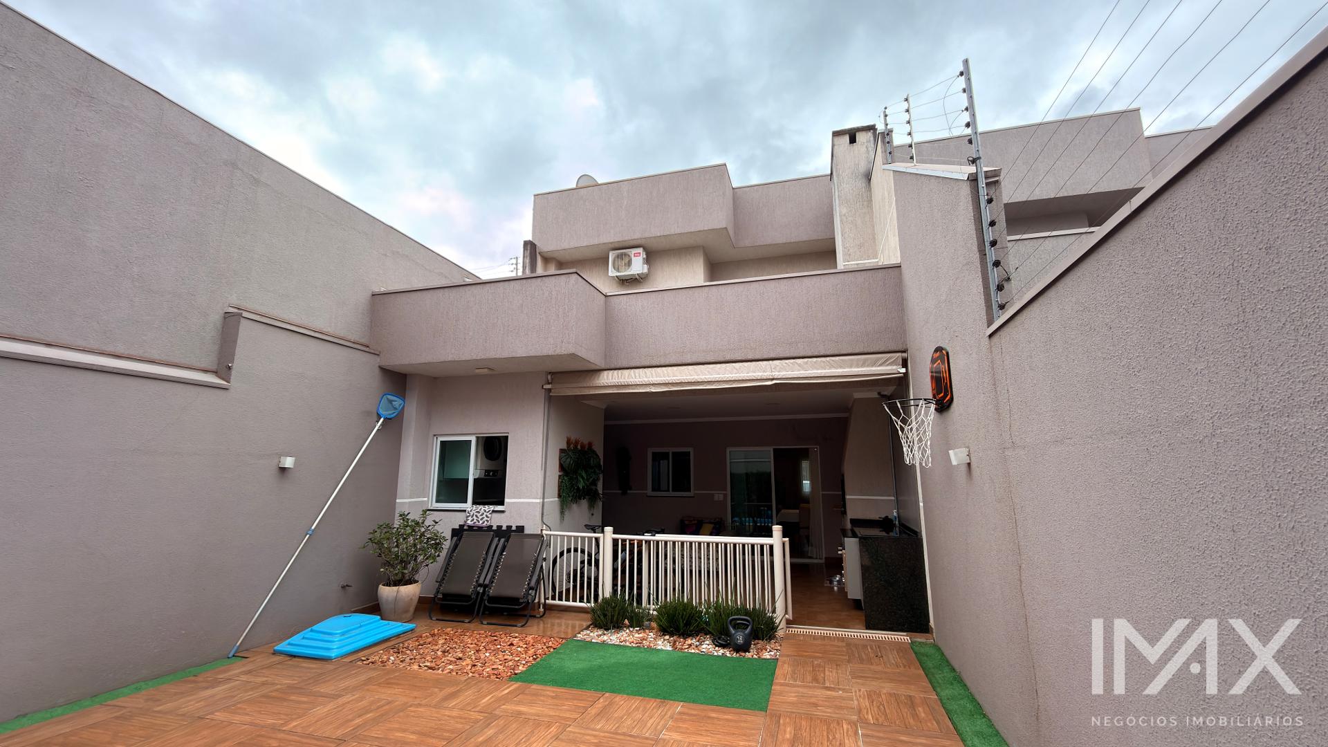 Sobrado à Venda no Jardim Lancaster, 159m2 por R 900.000,00.