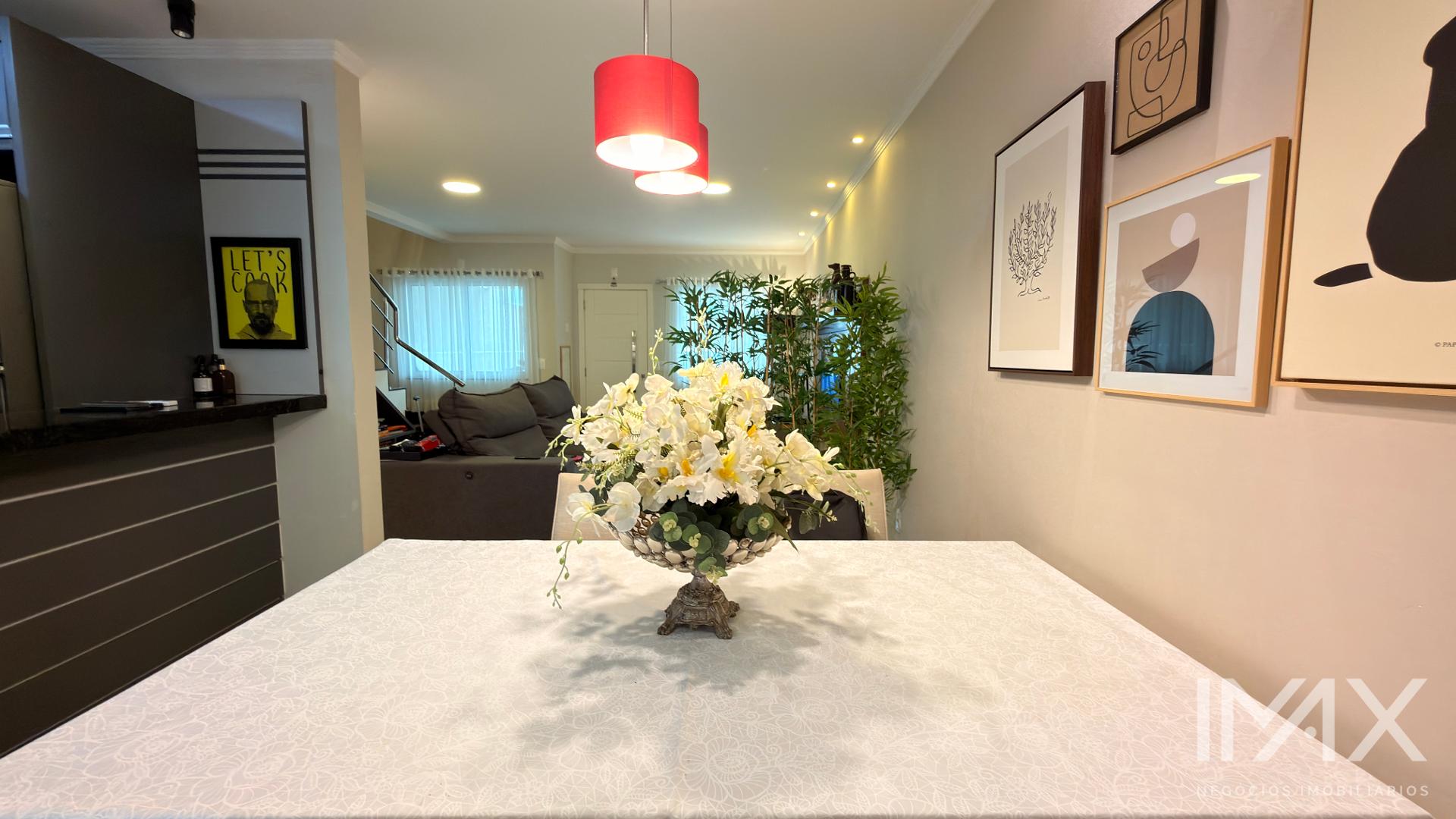 Sobrado à Venda no Jardim Lancaster, 159m2 por R 900.000,00.