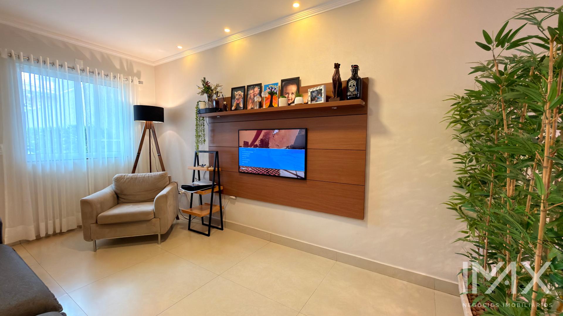 Sobrado à Venda no Jardim Lancaster, 159m2 por R 900.000,00.
