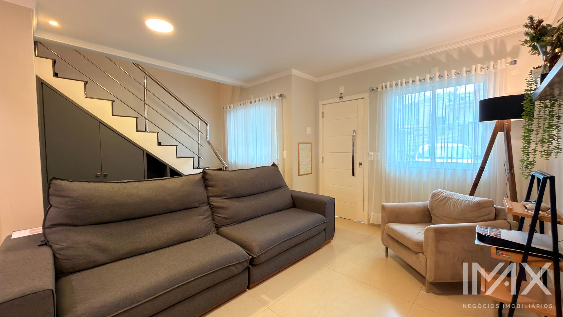 Sobrado à Venda no Jardim Lancaster, 159m2 por R 900.000,00.