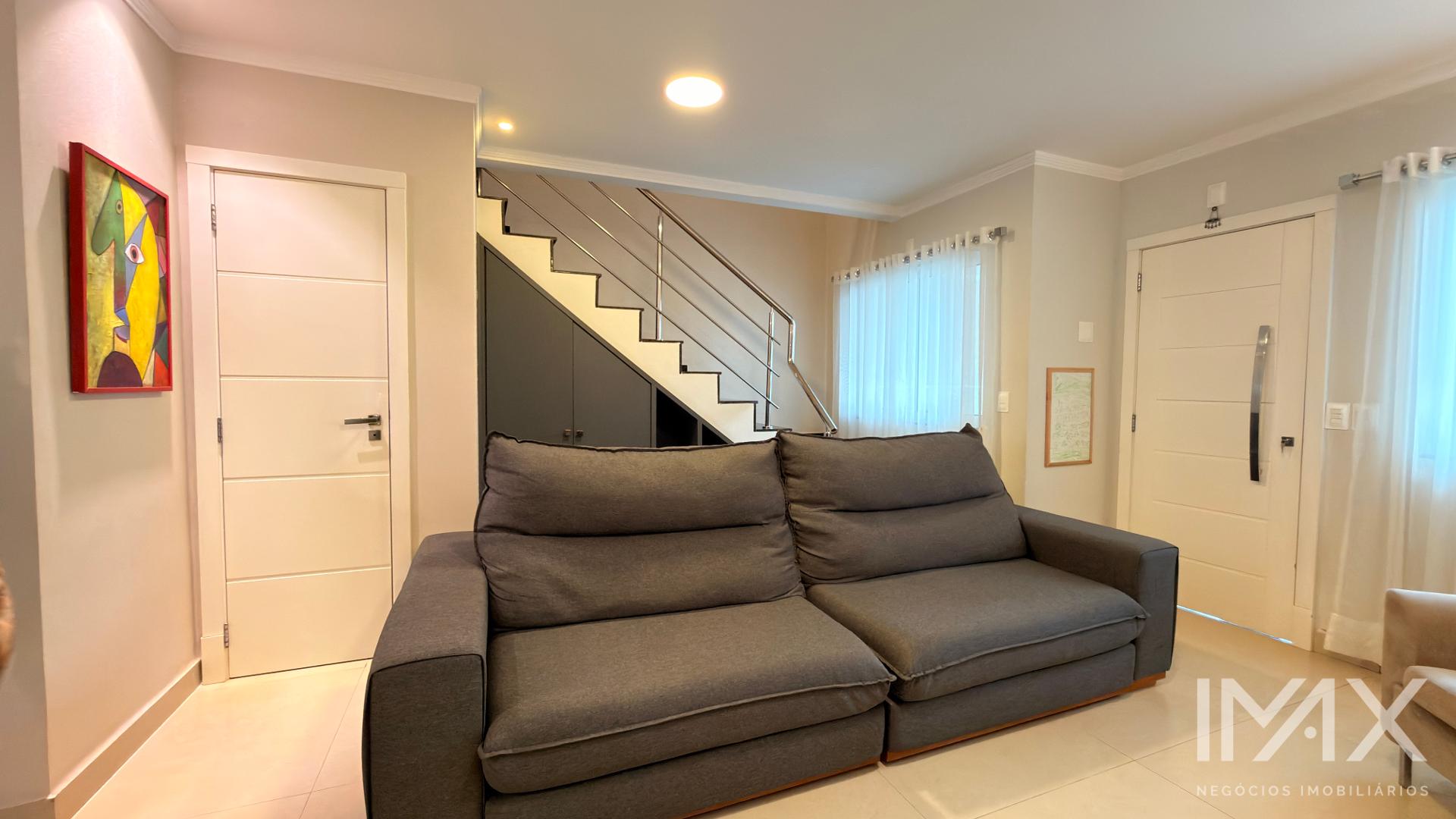 Sobrado à Venda no Jardim Lancaster, 159m2 por R 900.000,00.