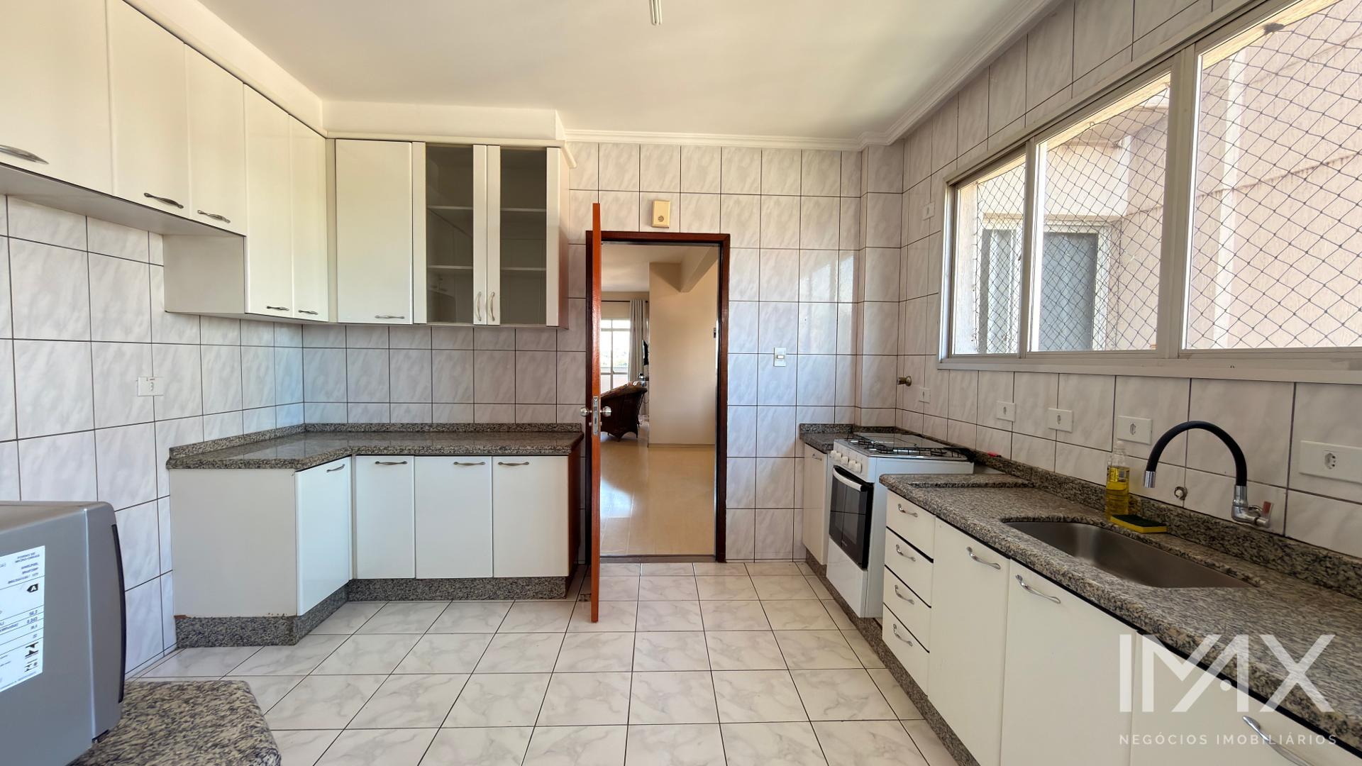 Apartamento à Venda no Edifício Porto Seguro, 138 m² por R$760.000,00.
