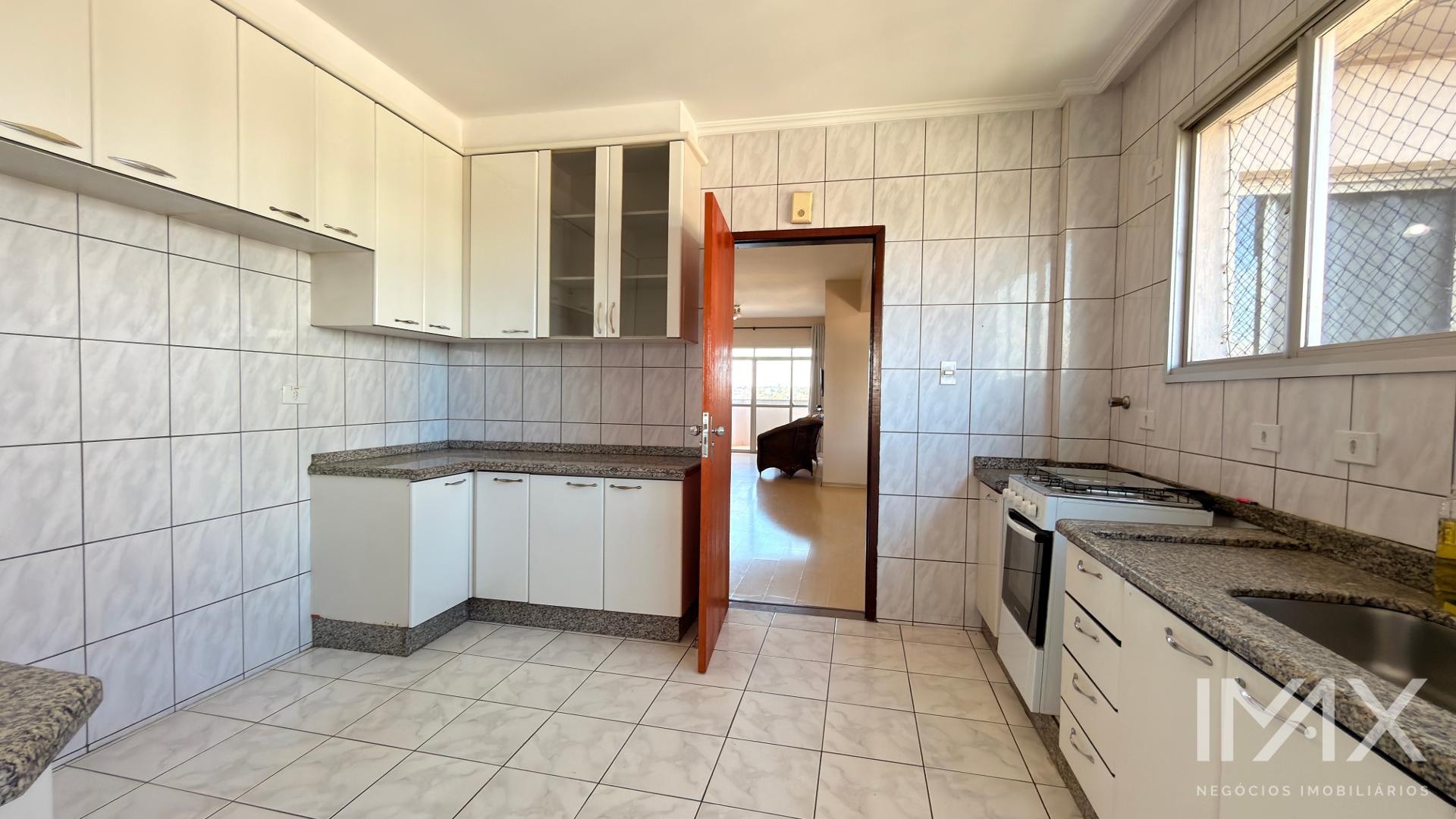 Apartamento à Venda no Edifício Porto Seguro, 138 m² por R$760.000,00.