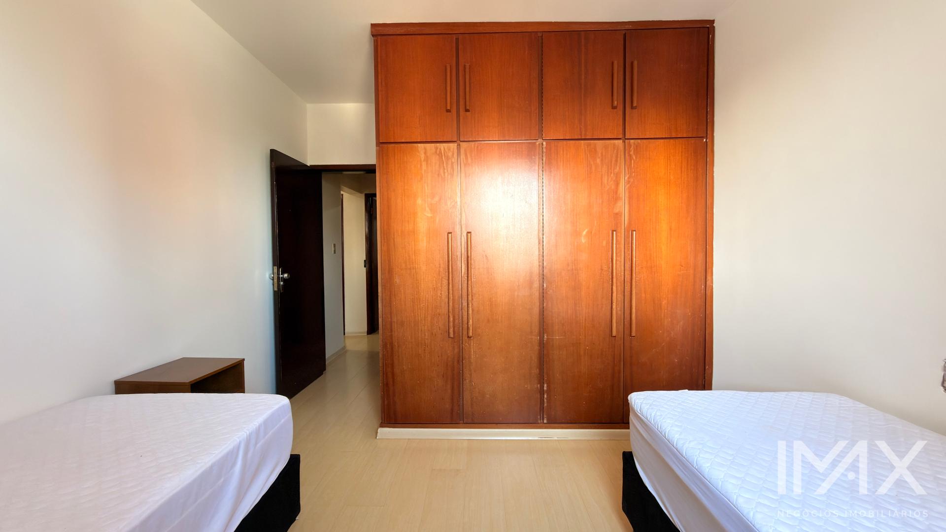 Apartamento à Venda no Edifício Porto Seguro, 138 m² por R$760.000,00.