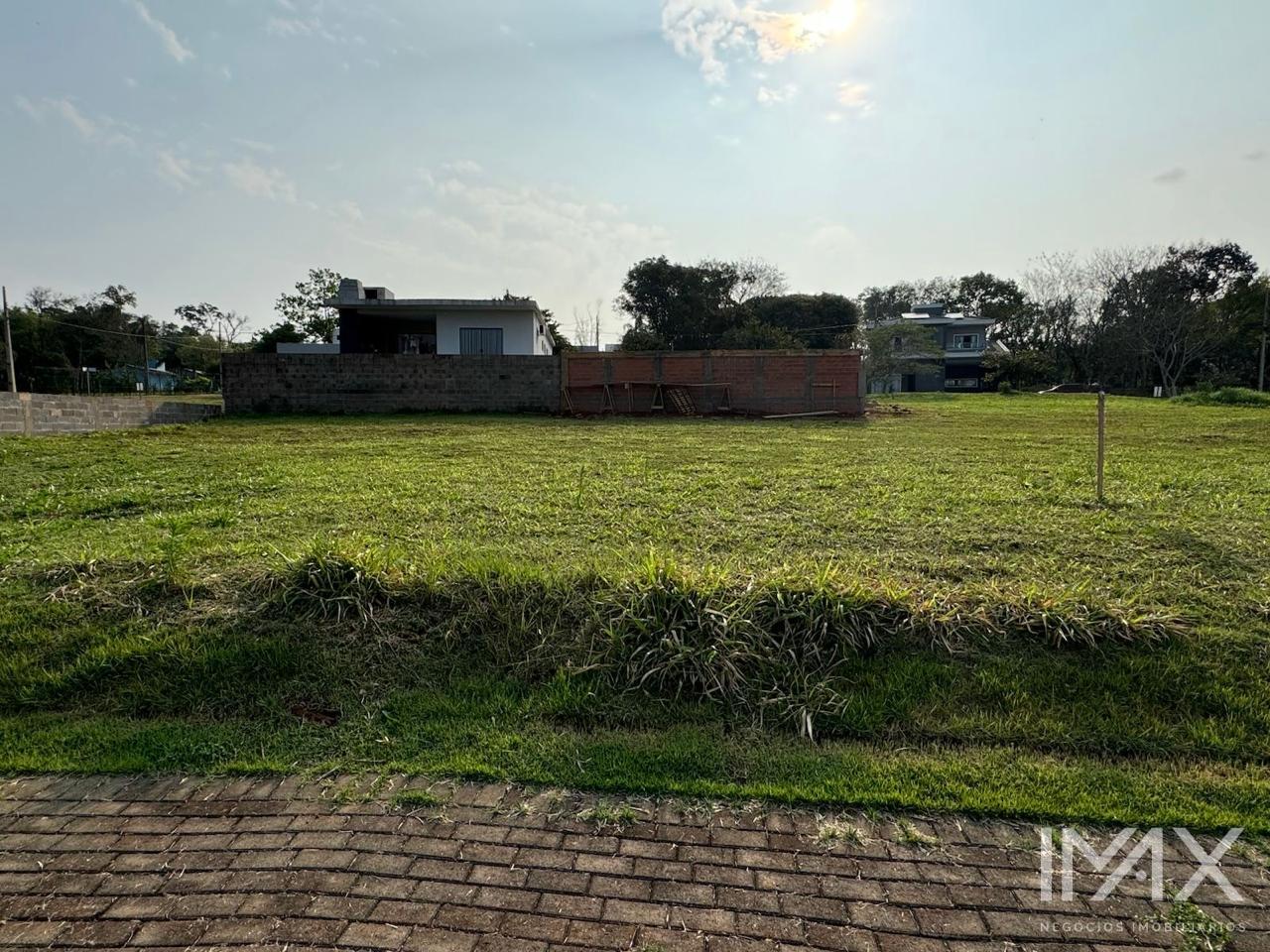 Terreno à Venda no Condomínio Villa Conscientia, 420m2 por R$195.000,00.