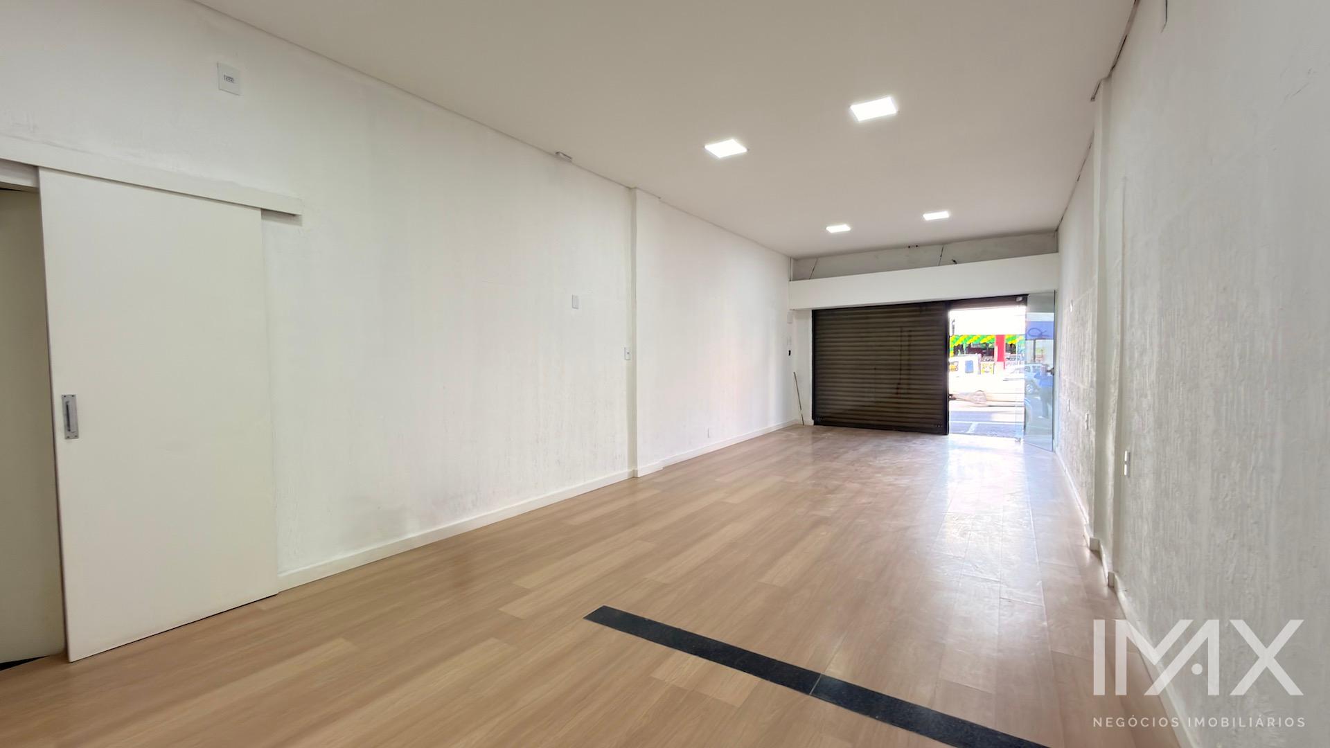 Sala Comercial para Locação na Rua Almirante Barroso, 40m2 por R$3.650,00/mês.