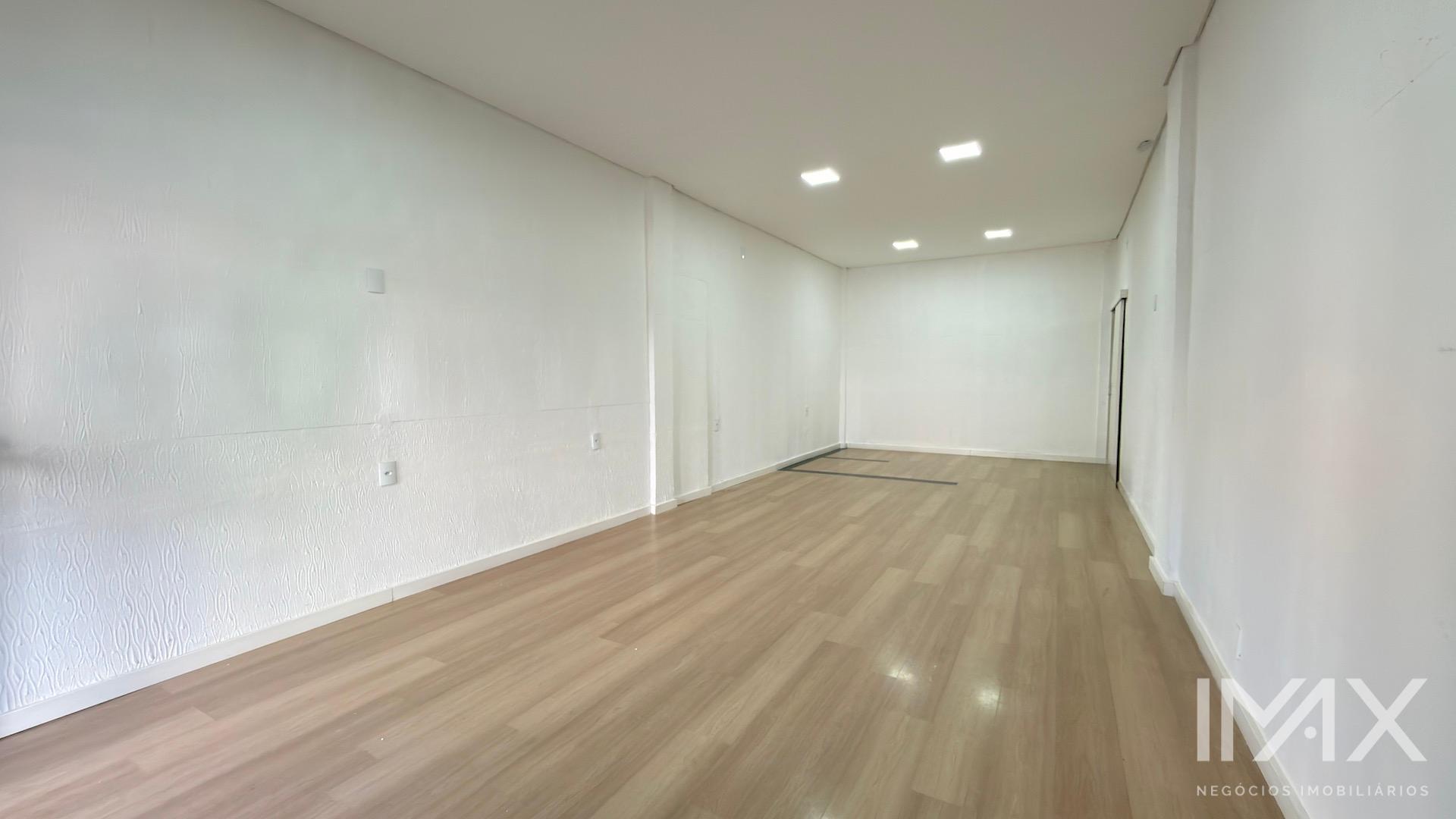 Sala Comercial para Locação na Rua Almirante Barroso, 40m2 por R$3.650,00/mês.