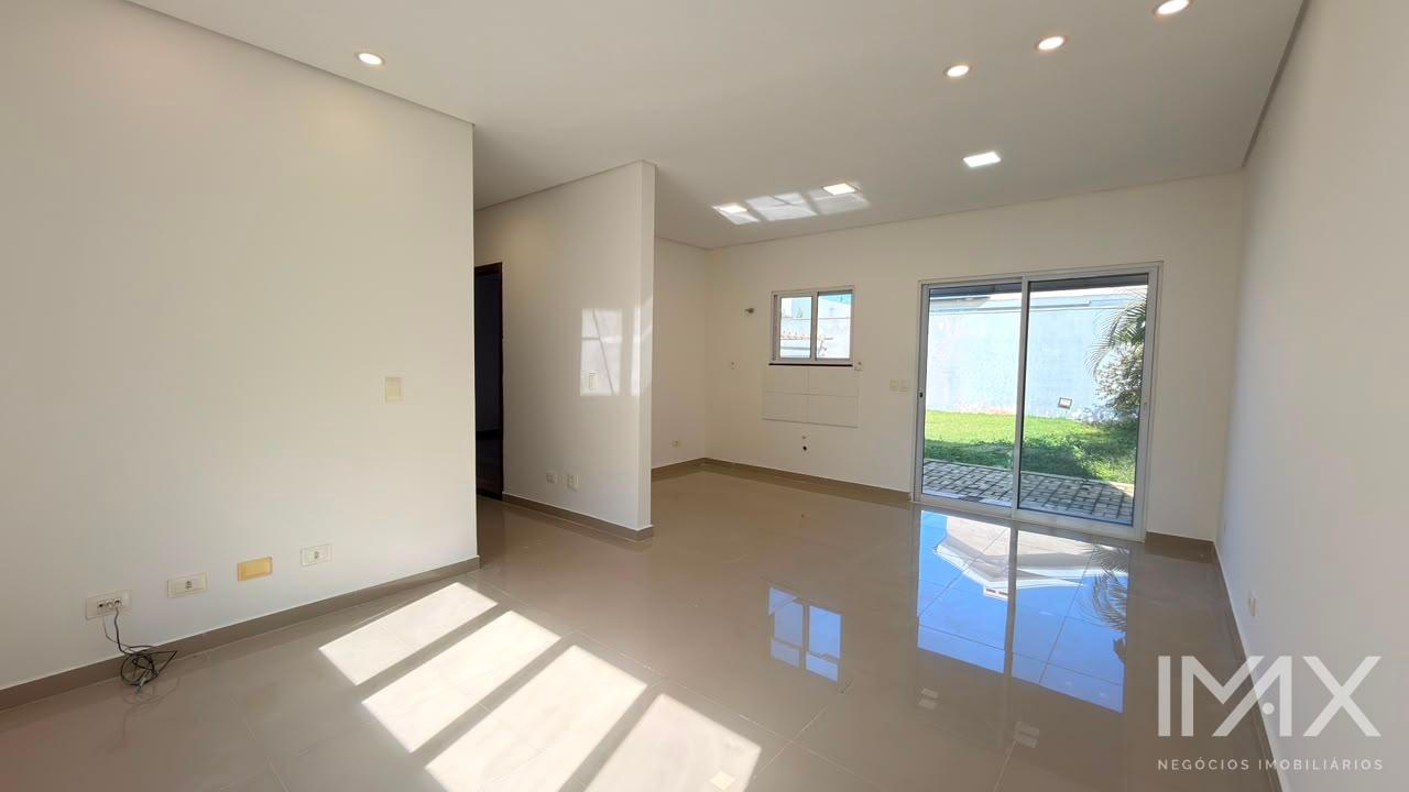 Casa para locação no Condomínio Araras, 70m2 por R$2.750,00/mês.