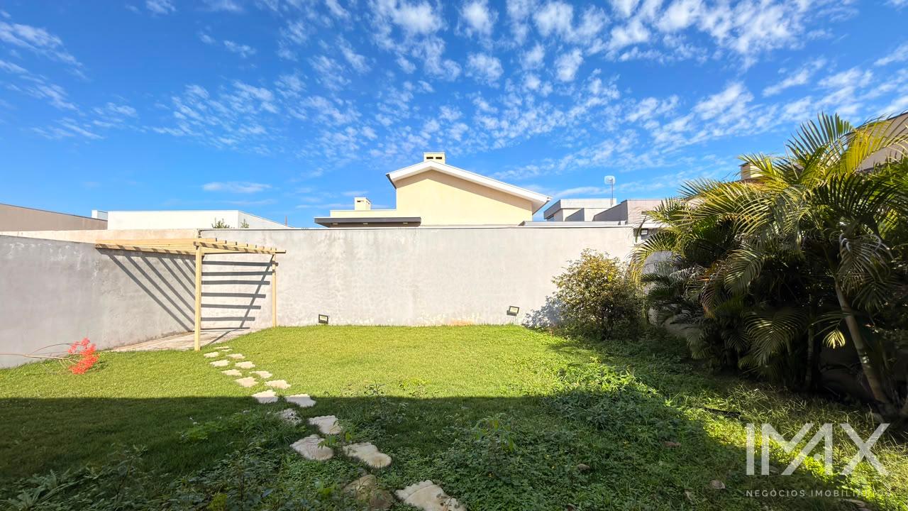 Casa para locação no Condomínio Araras, 70m2 por R$2.750,00/mês.