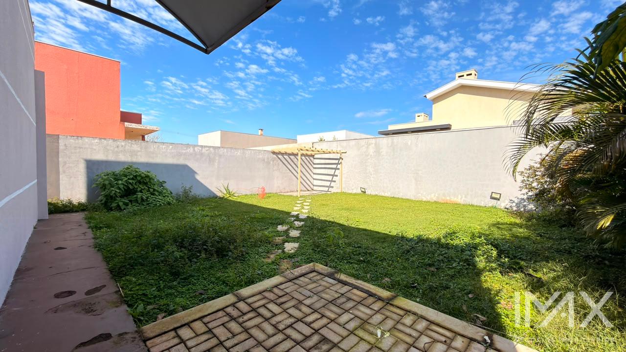 Casa para locação no Condomínio Araras, 70m2 por R$2.750,00/mês.