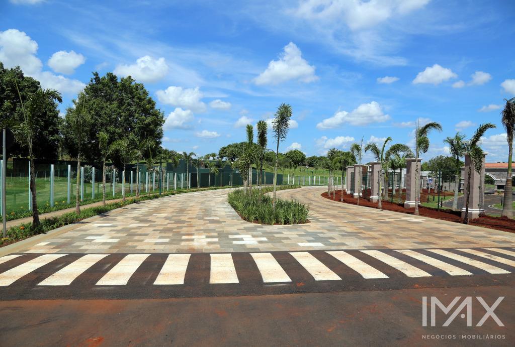 Terreno à venda no Condomínio Village Iguassu Golf, 900m2 por R$1.200.000,00.